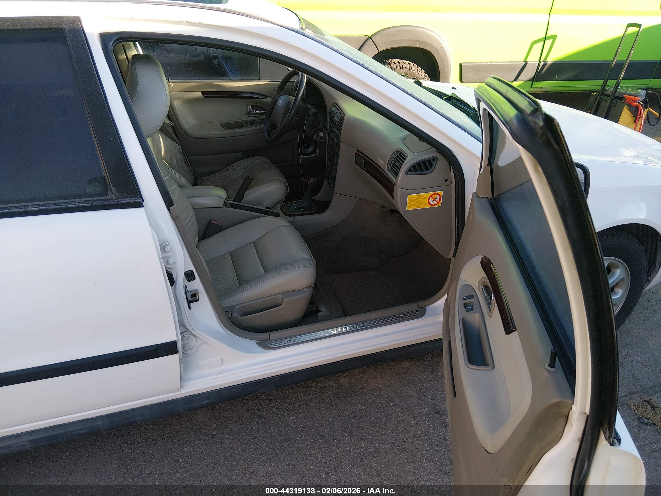 VOLVO S40 image 5