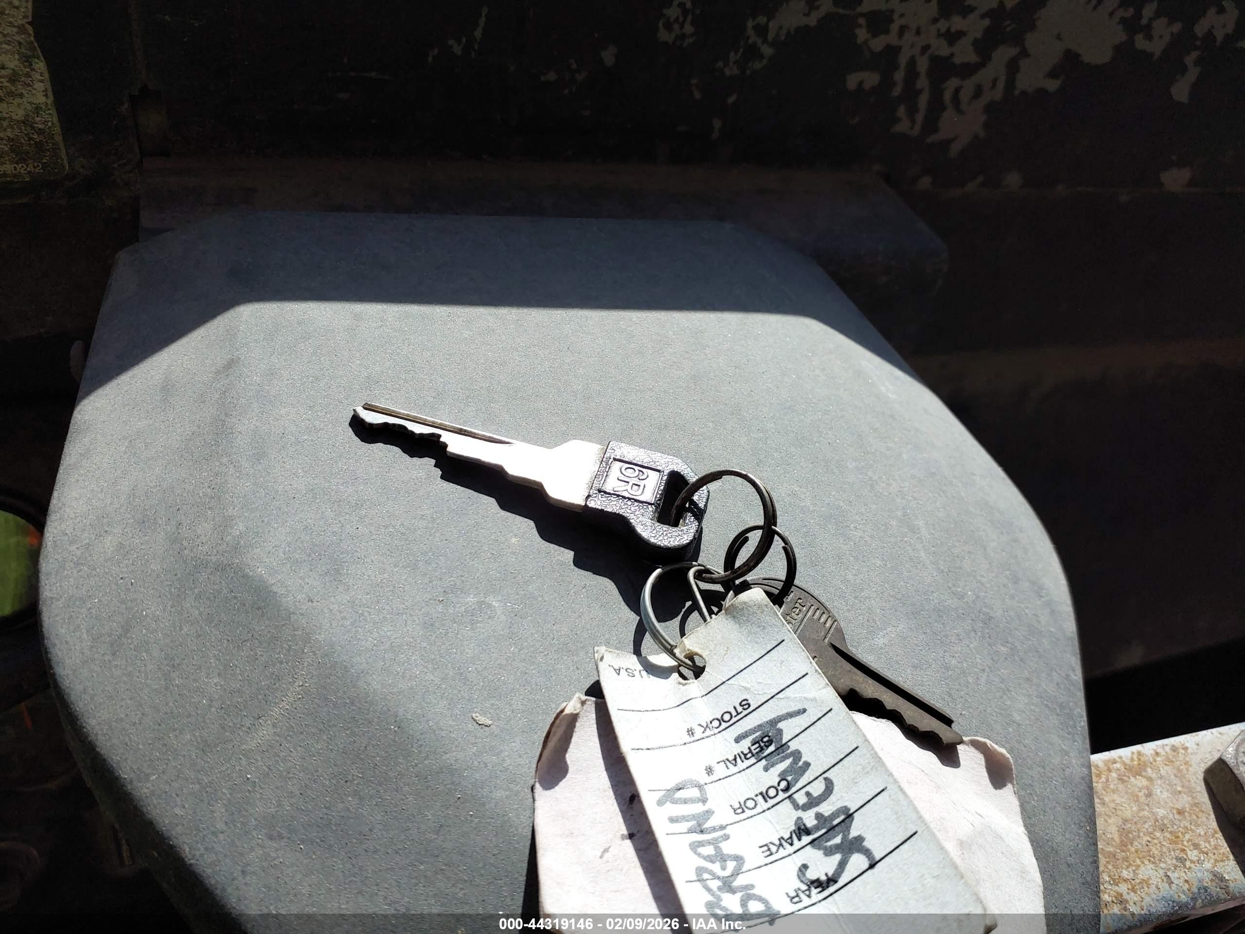 GMC B7T042 image 11