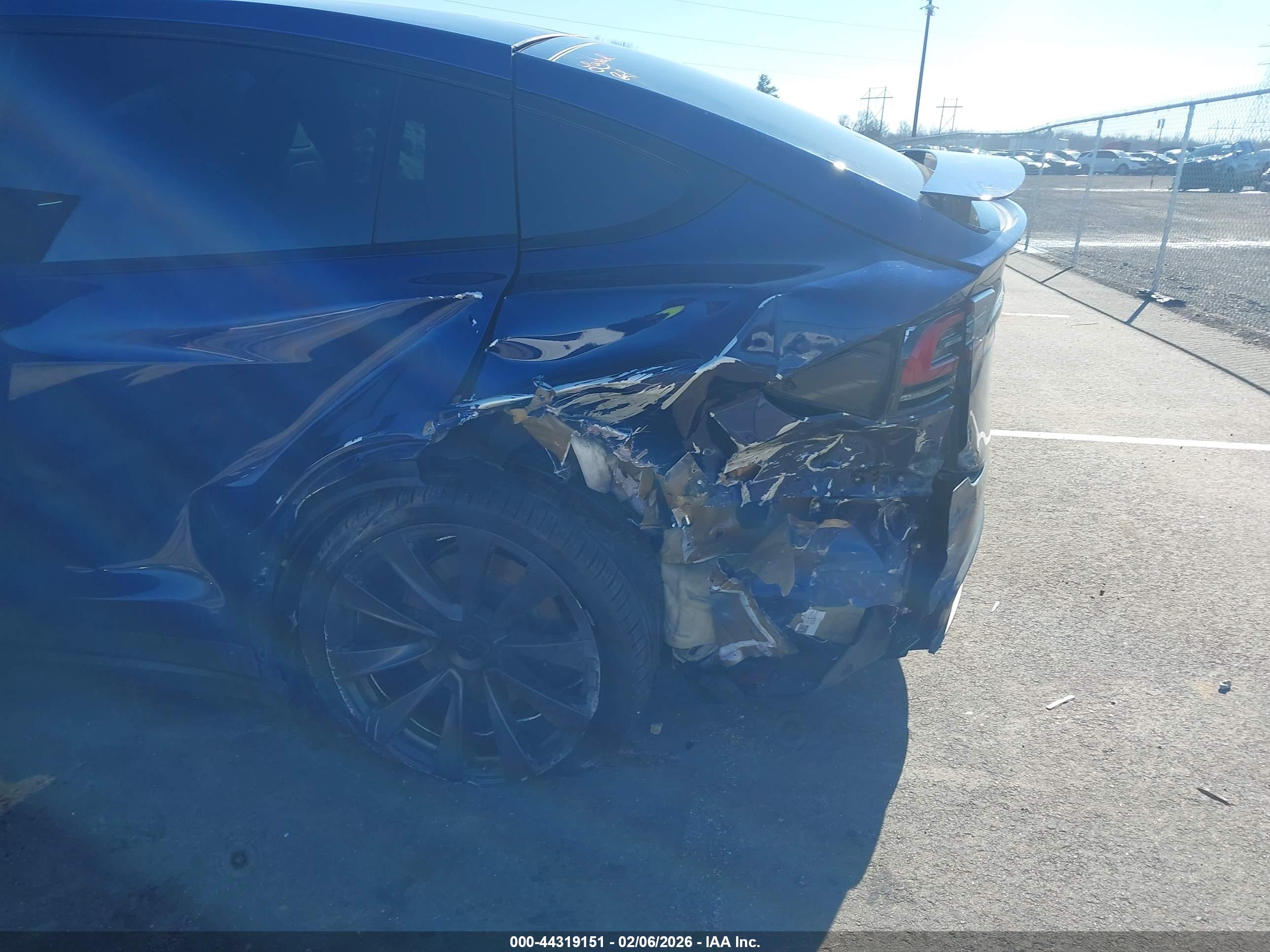 TESLA MODEL image 6