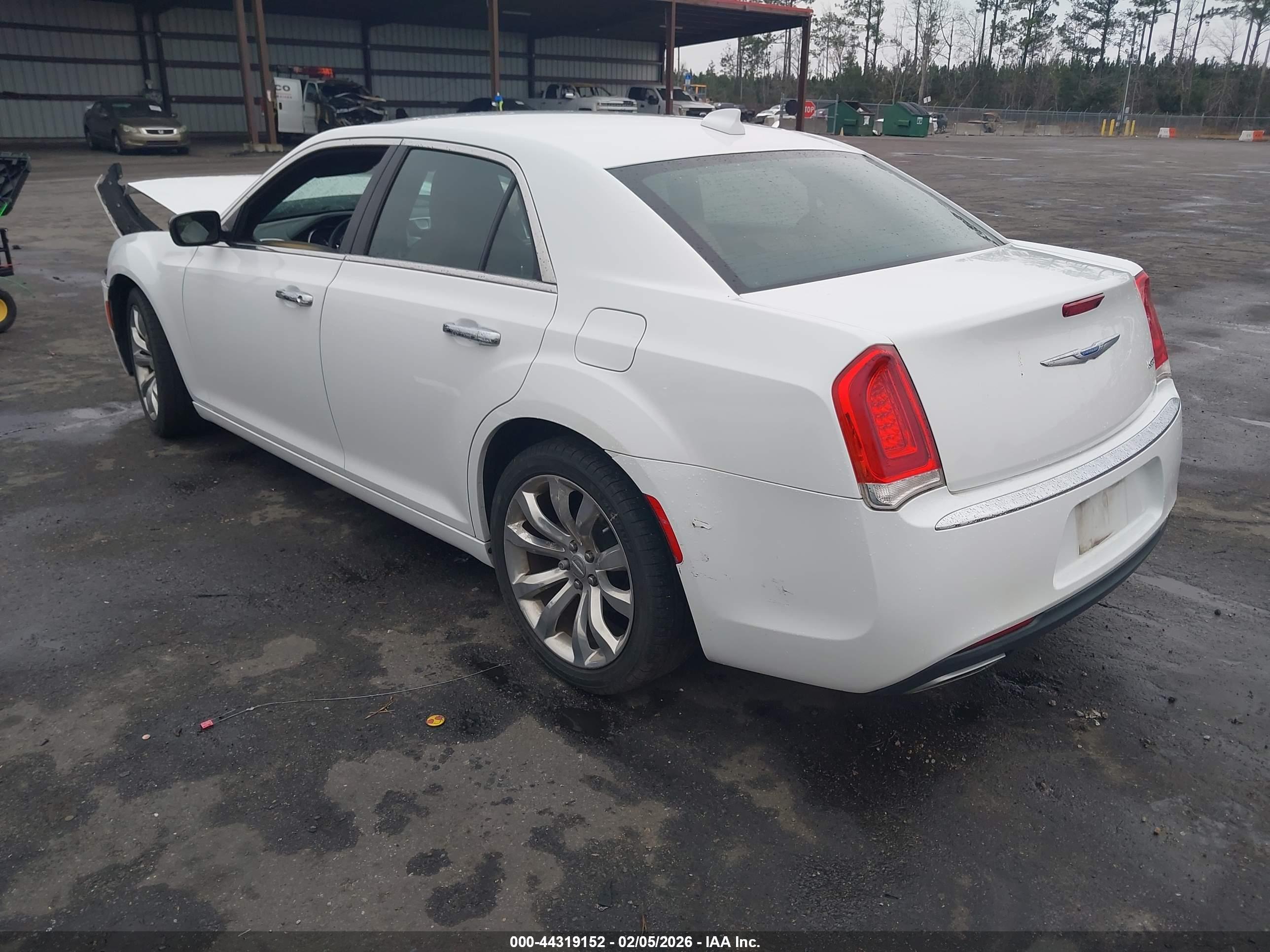 CHRYSLER 300 image 3