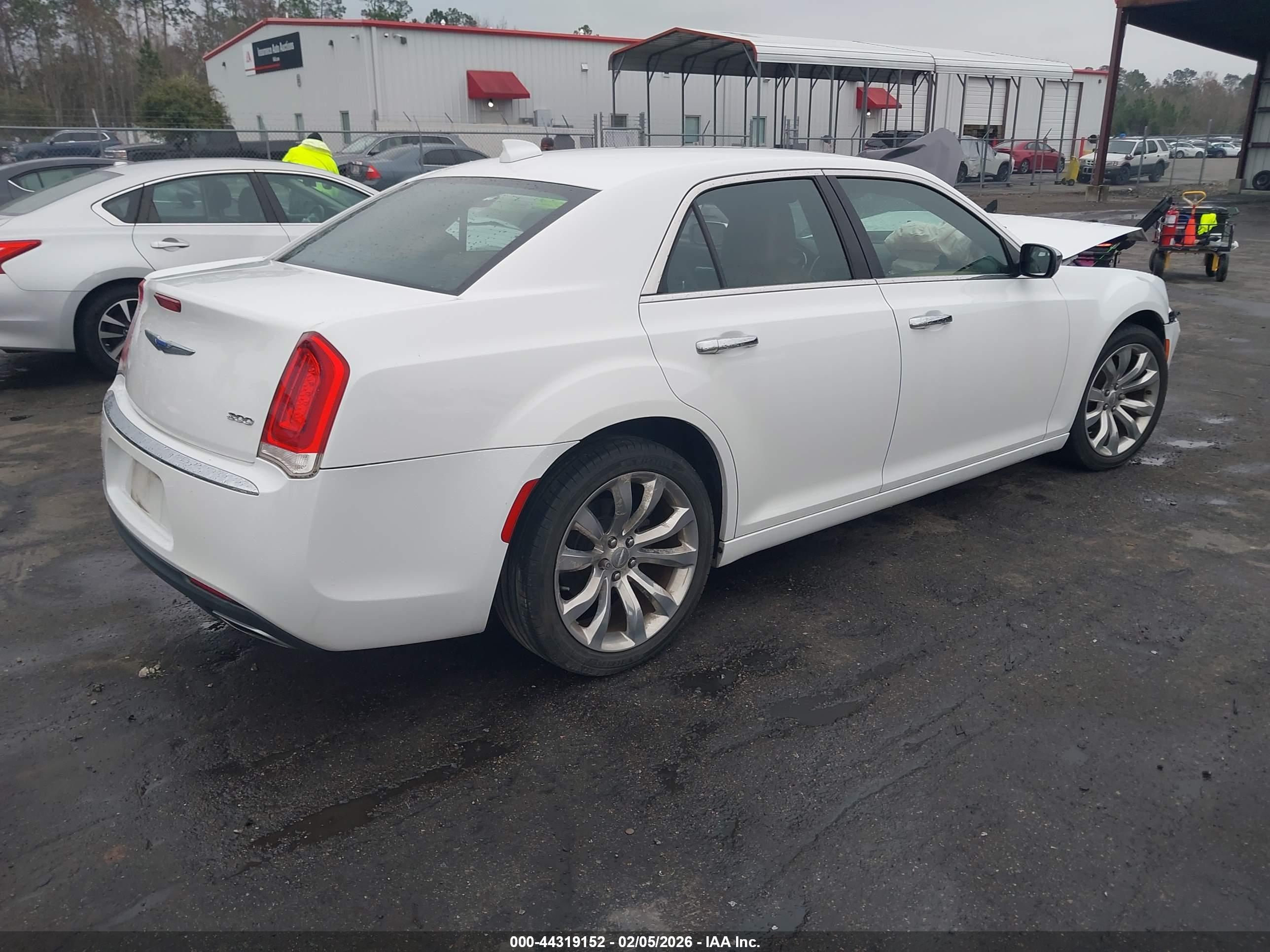 CHRYSLER 300 image 4