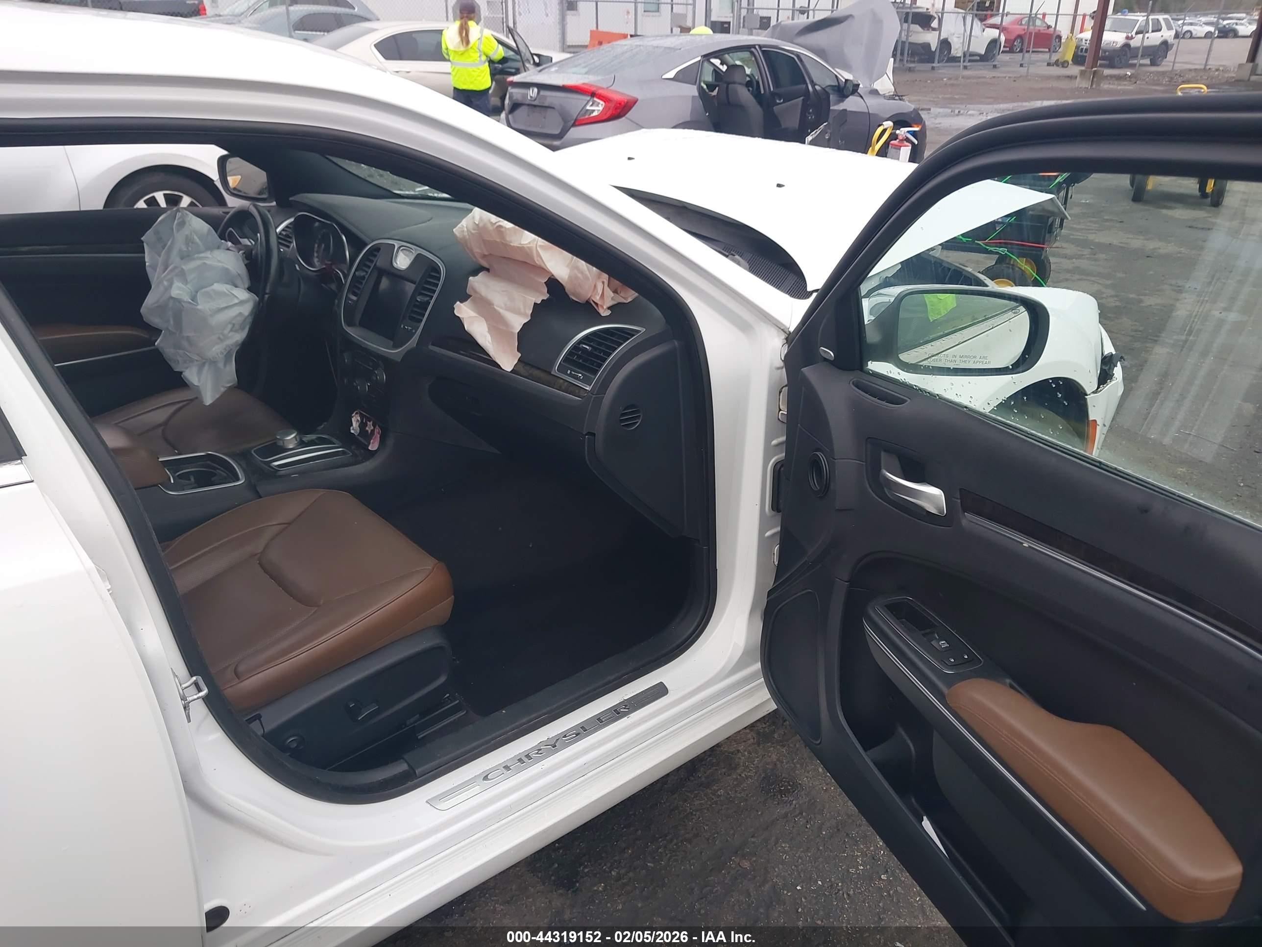 CHRYSLER 300 image 5