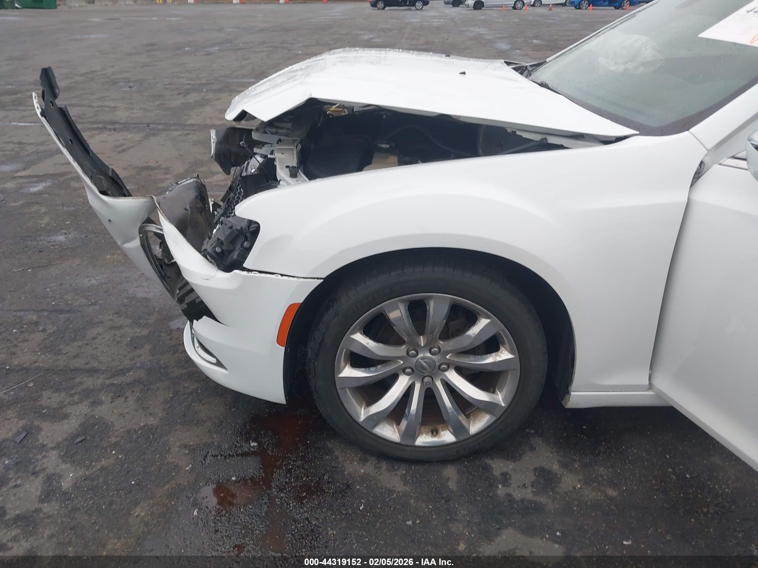 CHRYSLER 300 image 6