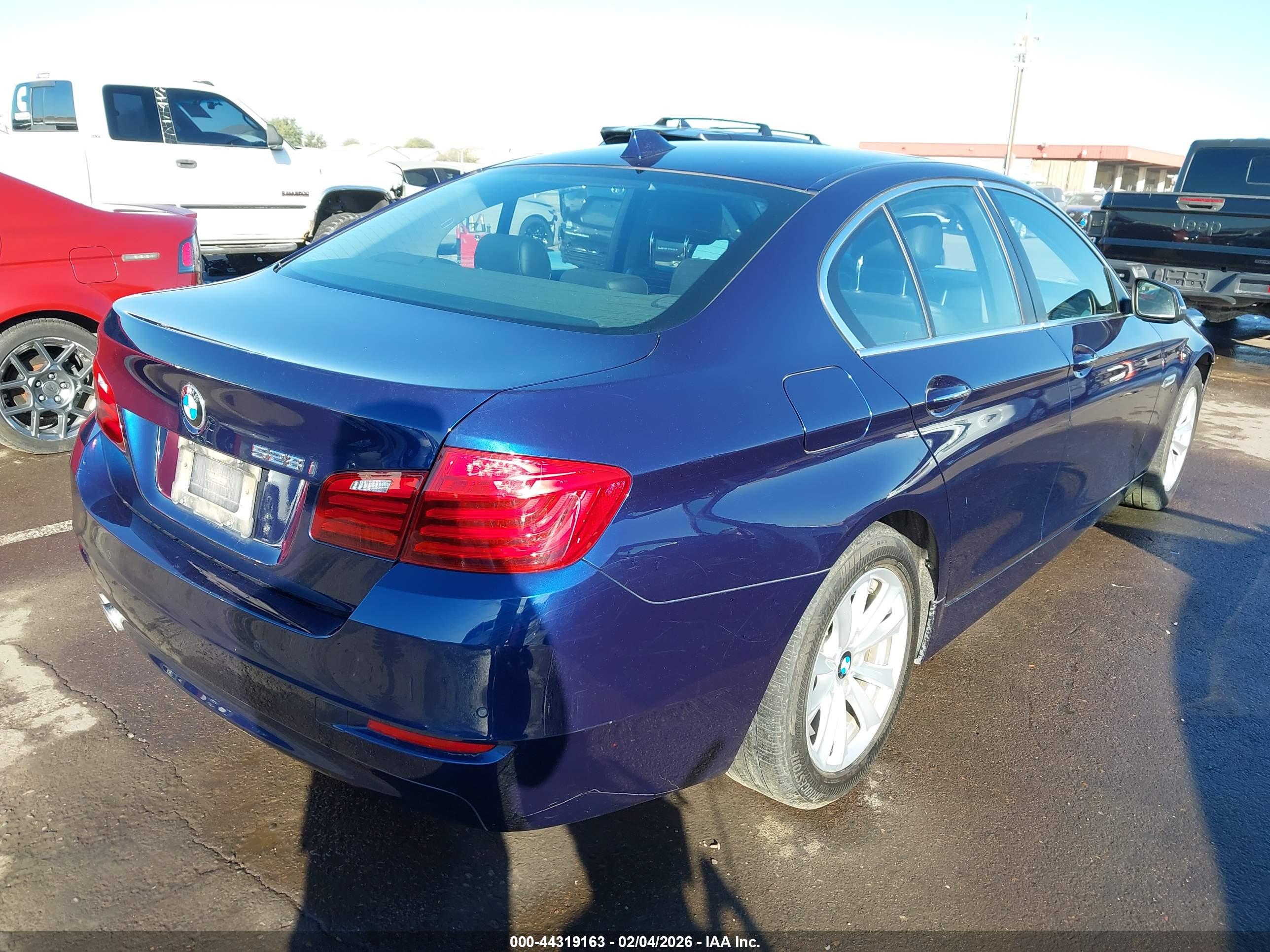 BMW 528I image 4