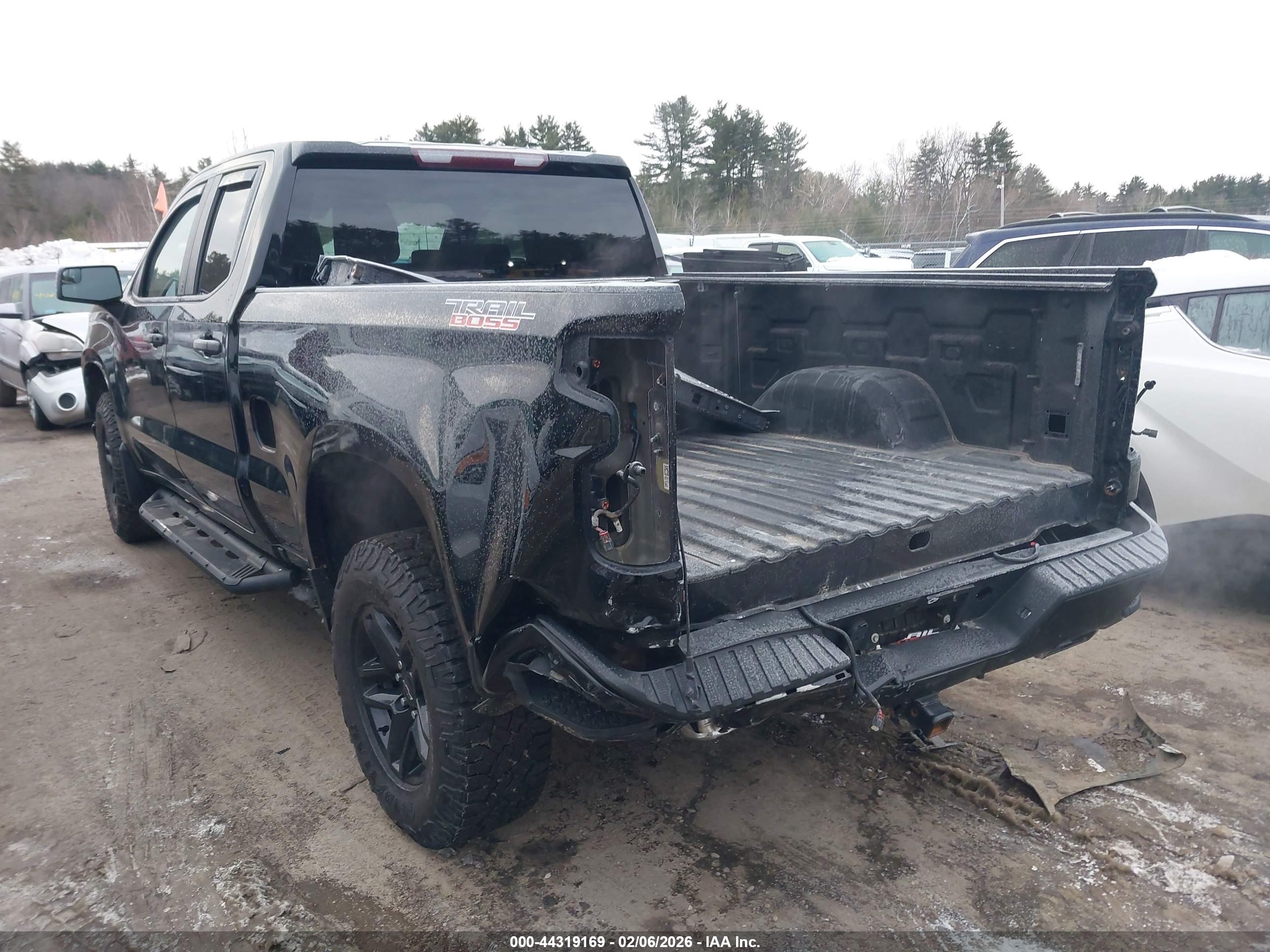 CHEVROLET SILVERADO image 3