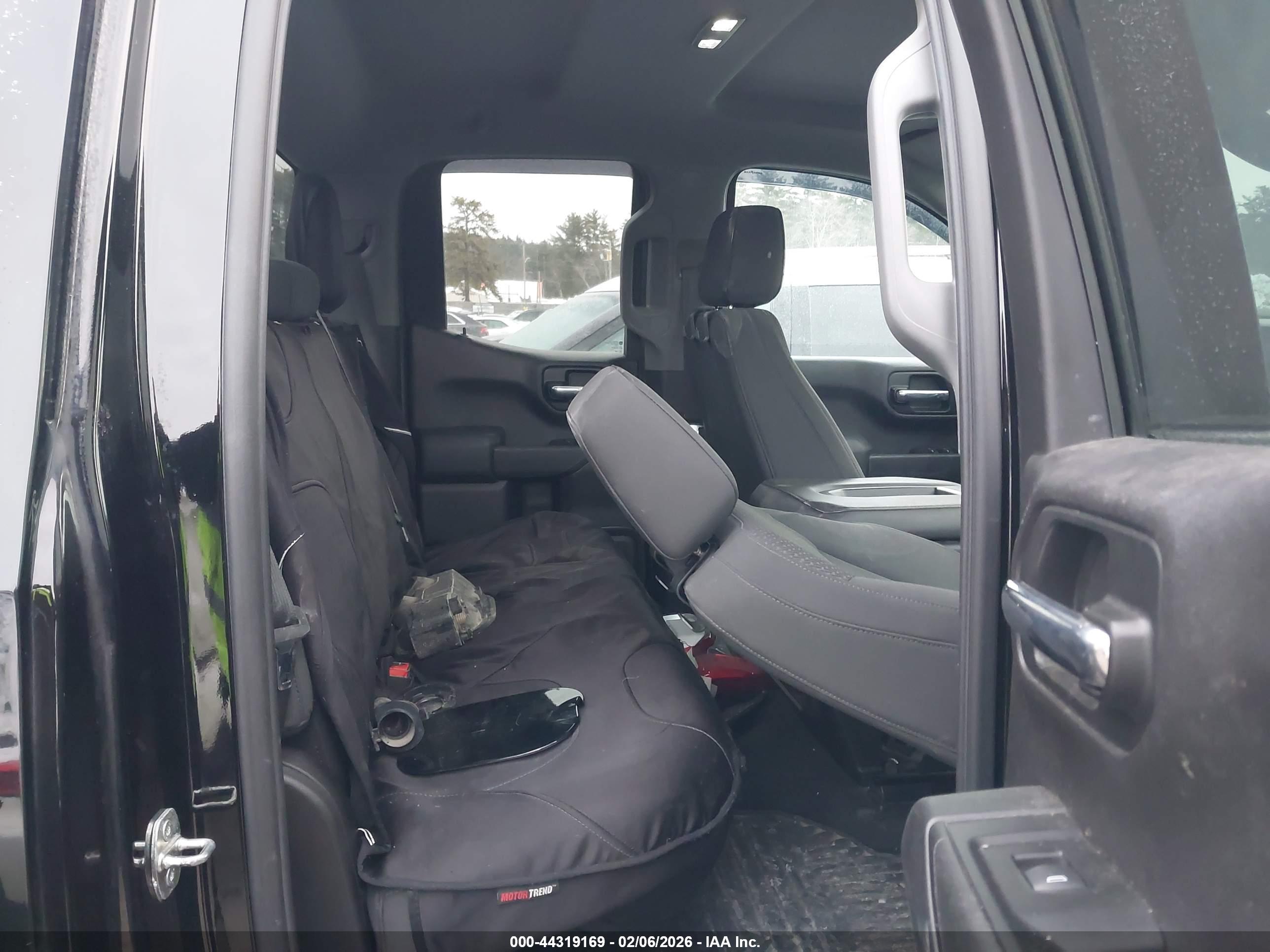 CHEVROLET SILVERADO image 8