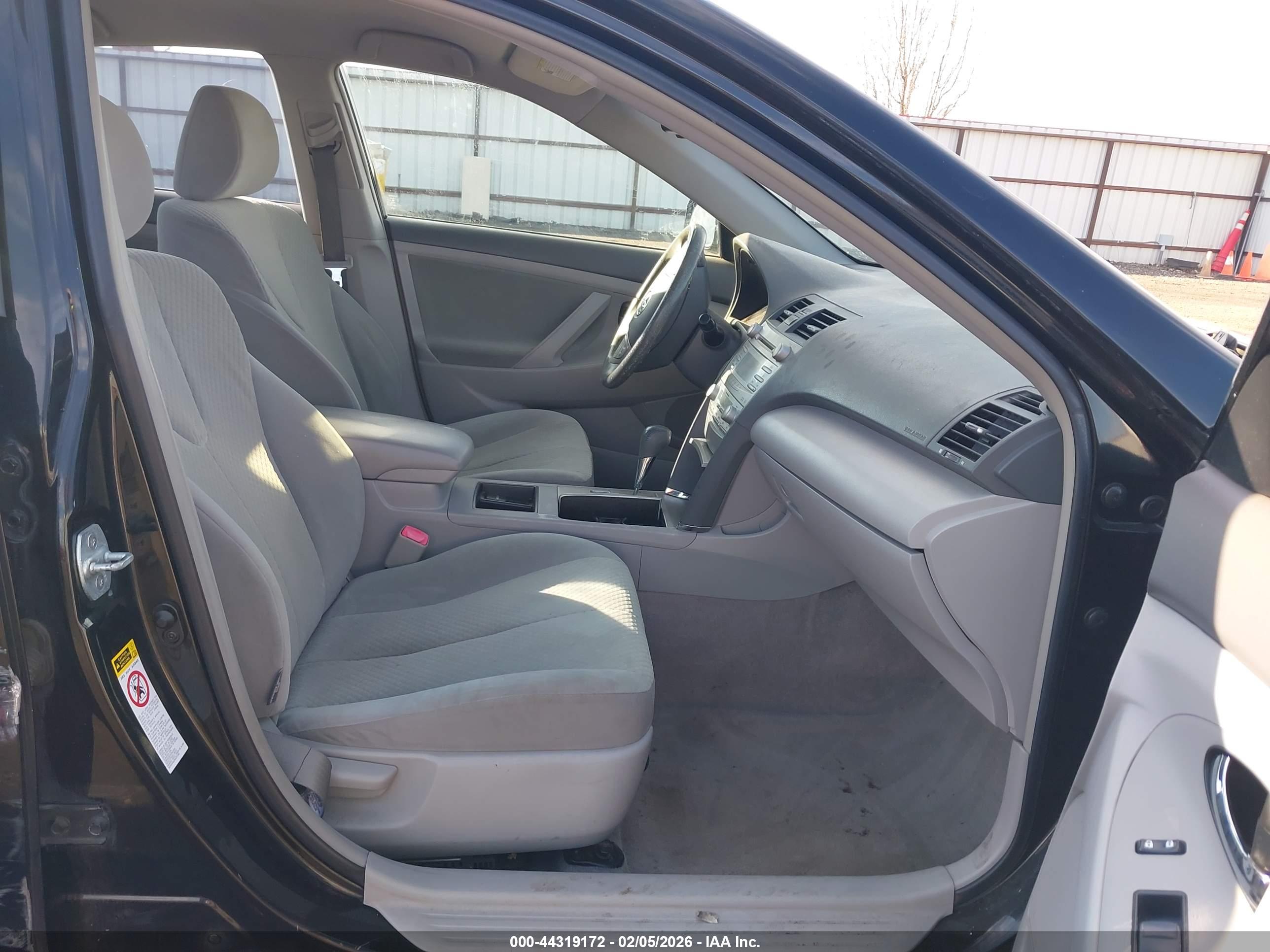 TOYOTA CAMRY image 5