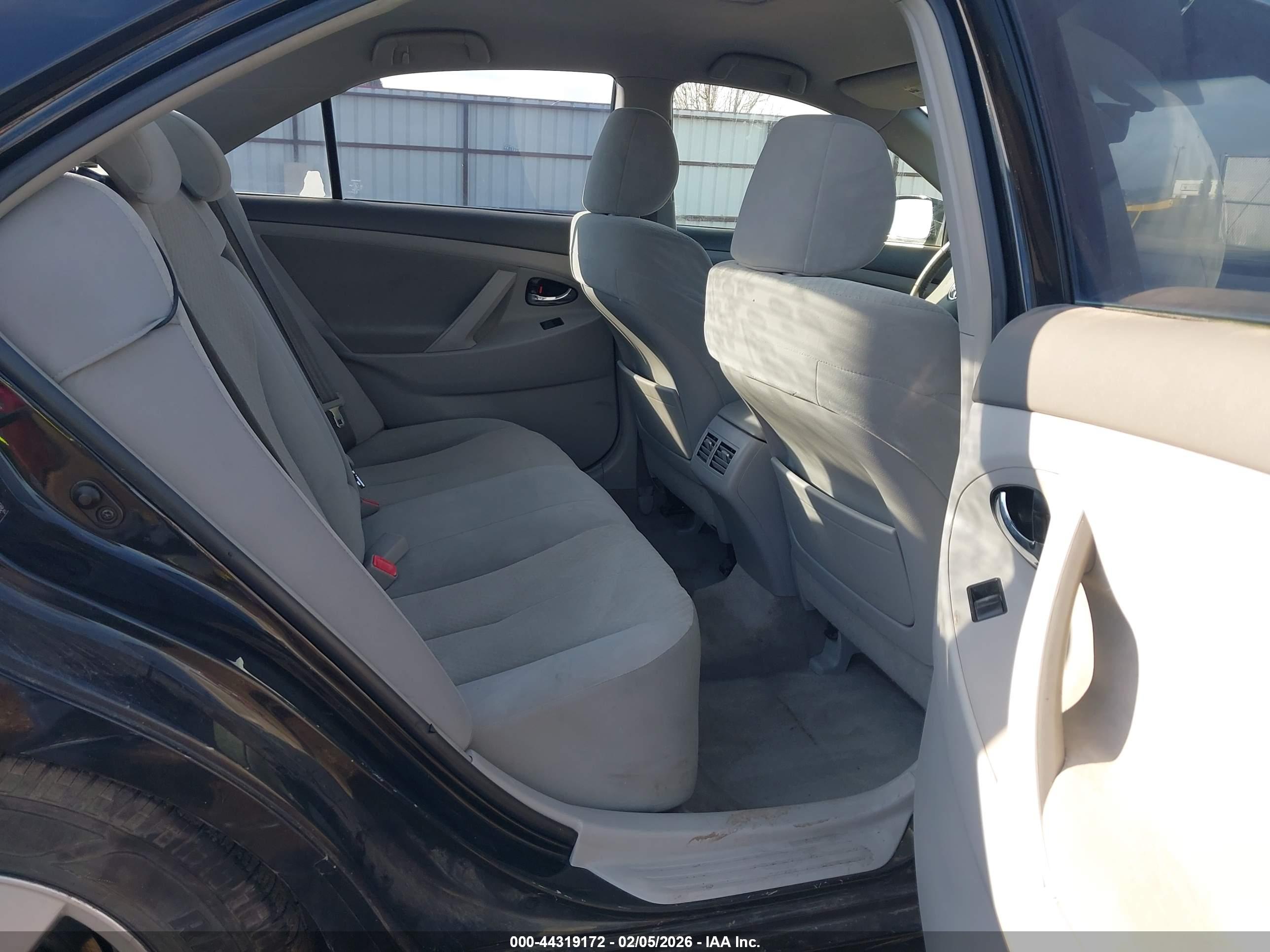 TOYOTA CAMRY image 8