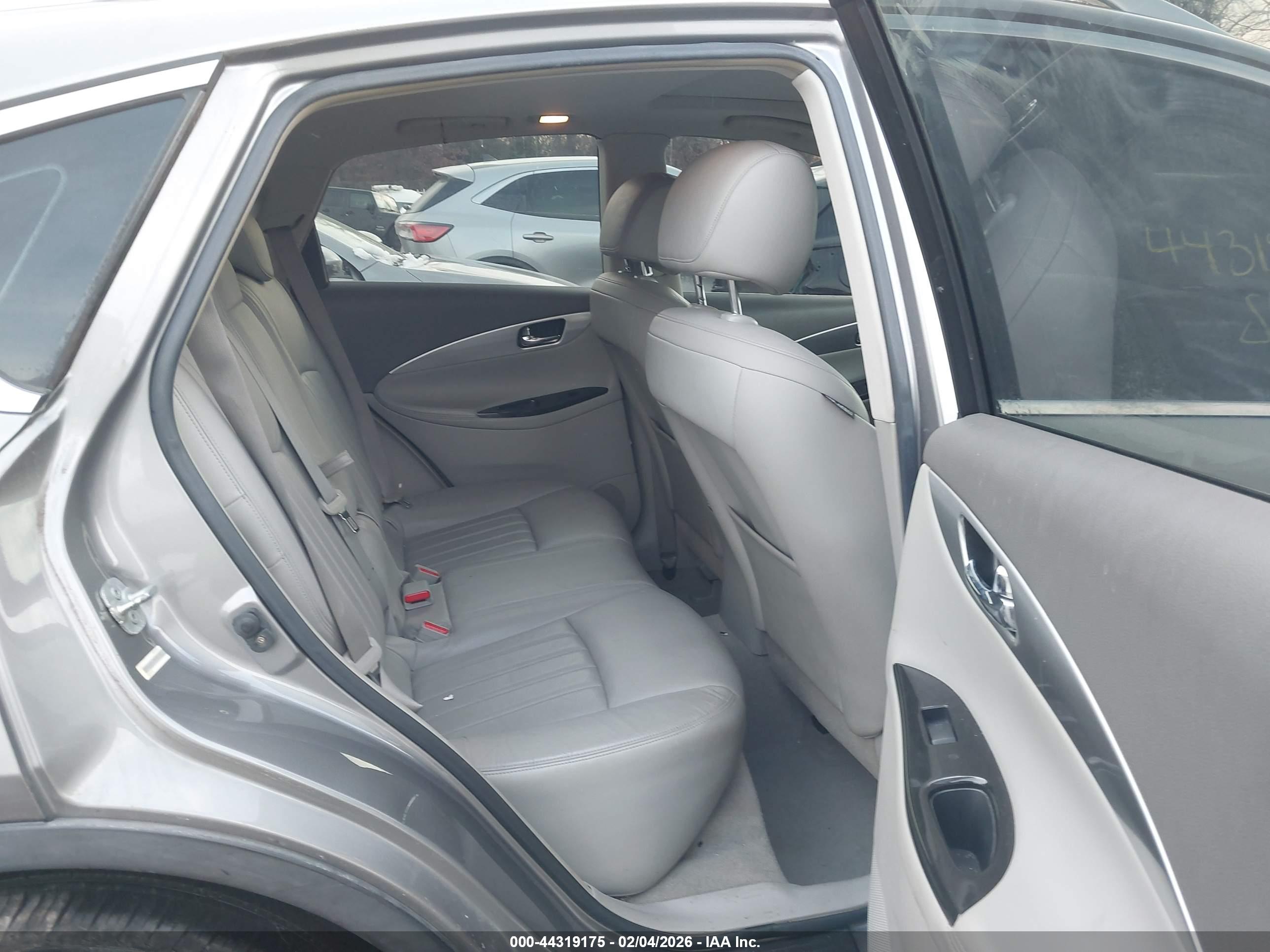 INFINITI EX35 image 8