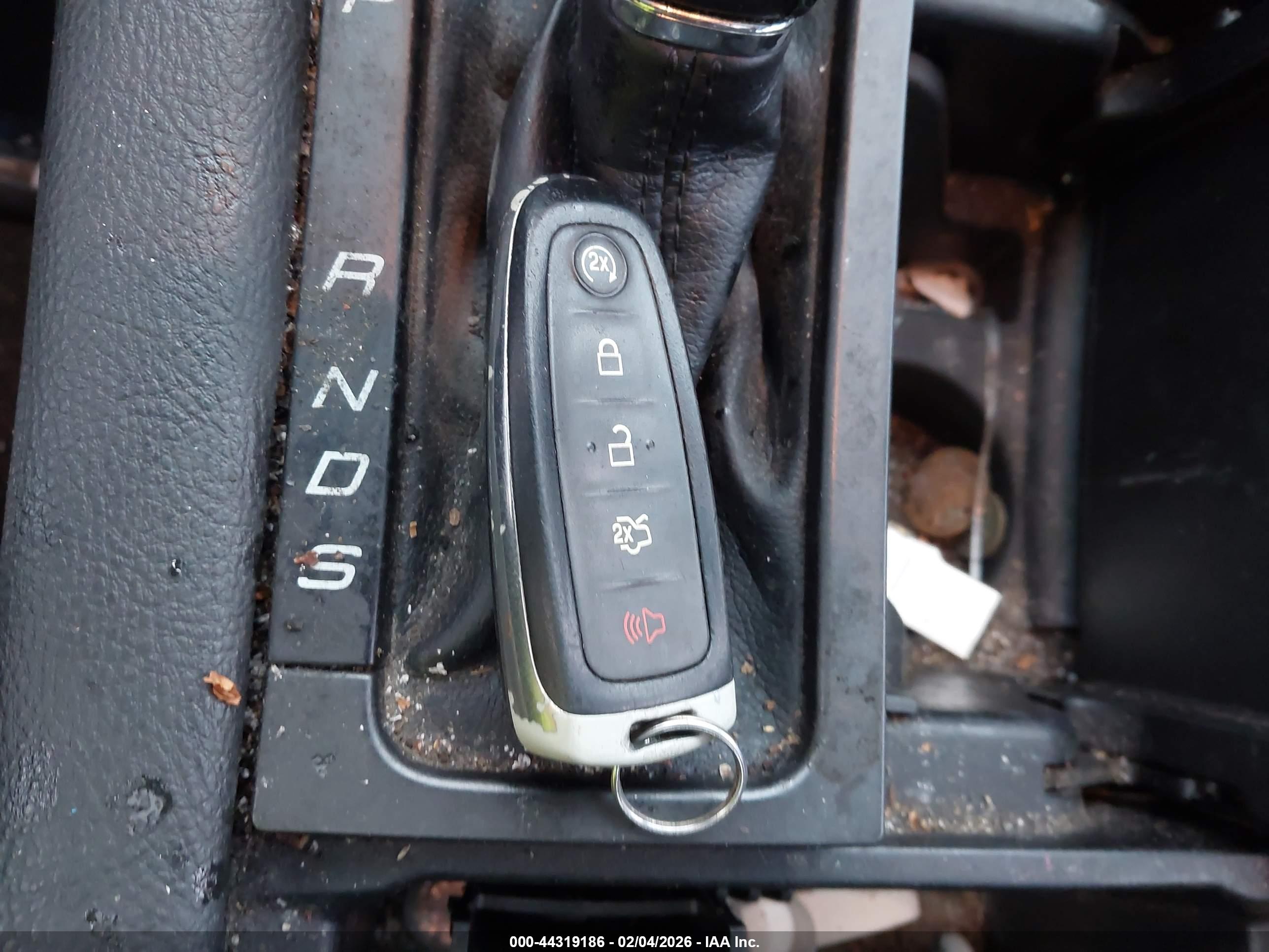 FORD TAURUS image 11