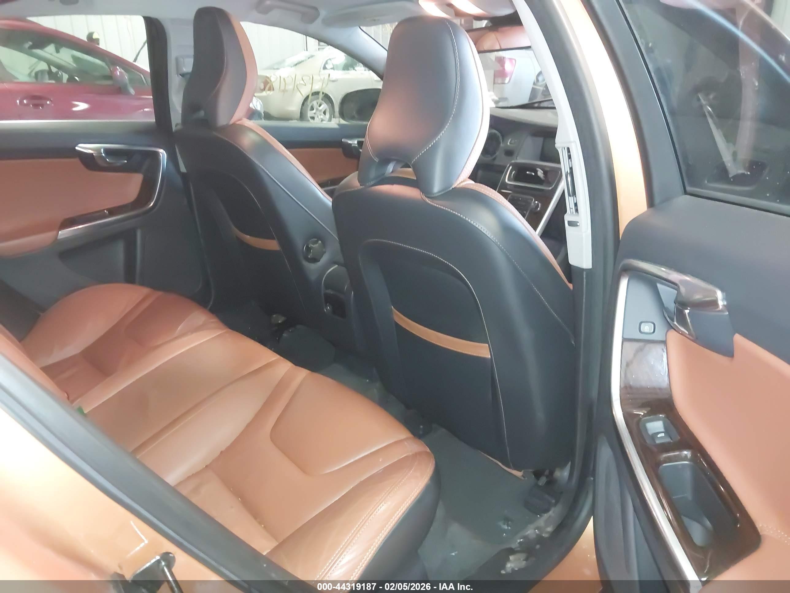 VOLVO S60 image 8
