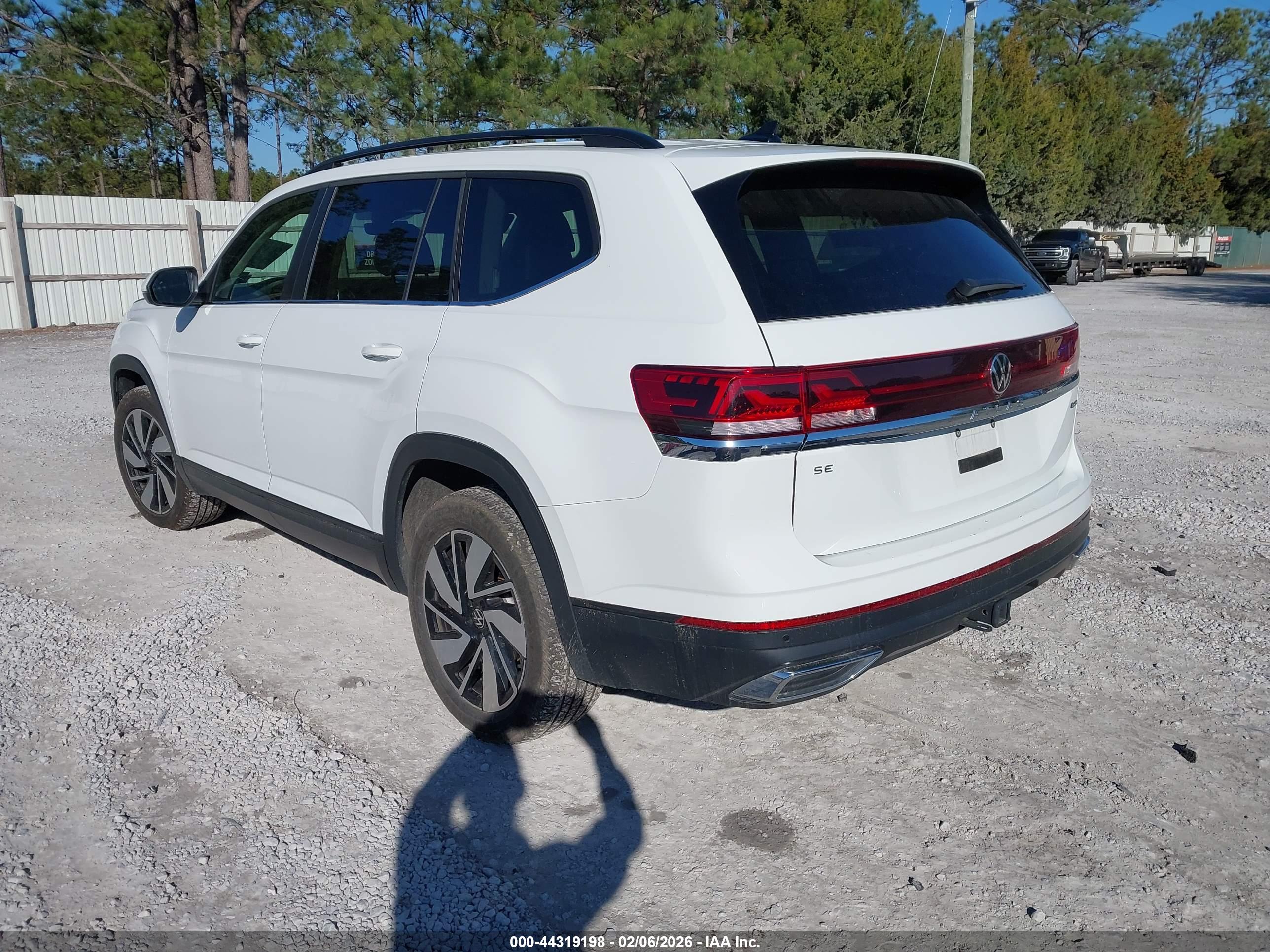 VOLKSWAGEN ATLAS image 3