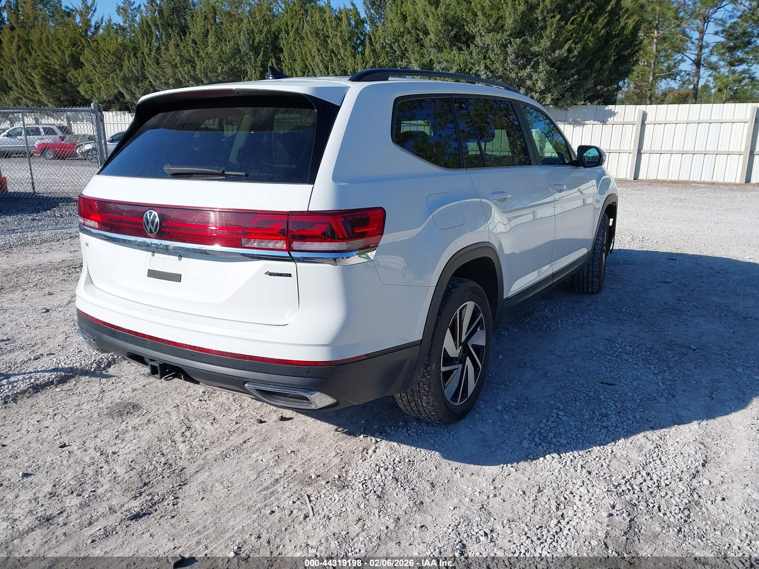 VOLKSWAGEN ATLAS image 4