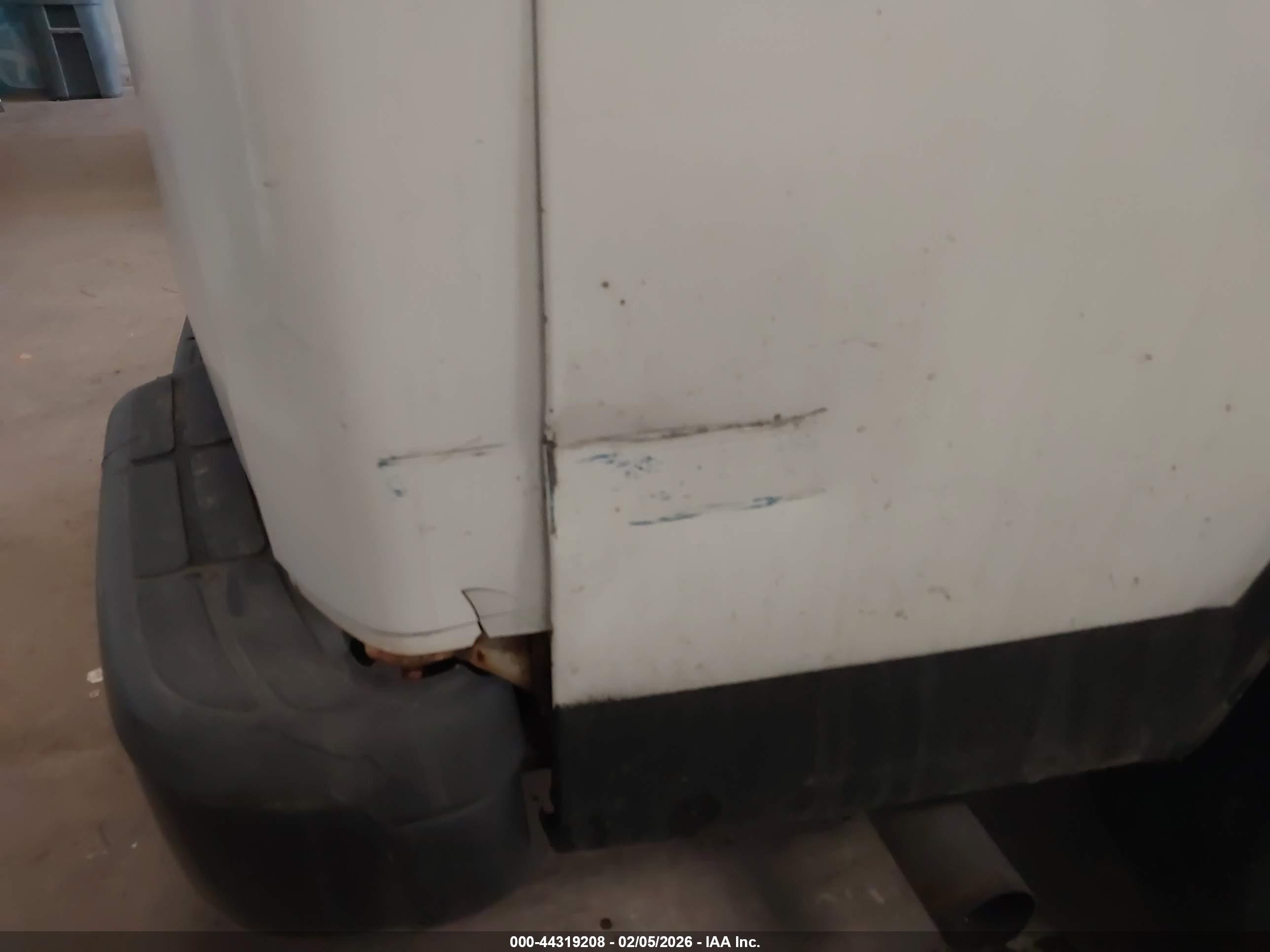 CHEVROLET EXPRESS image 6