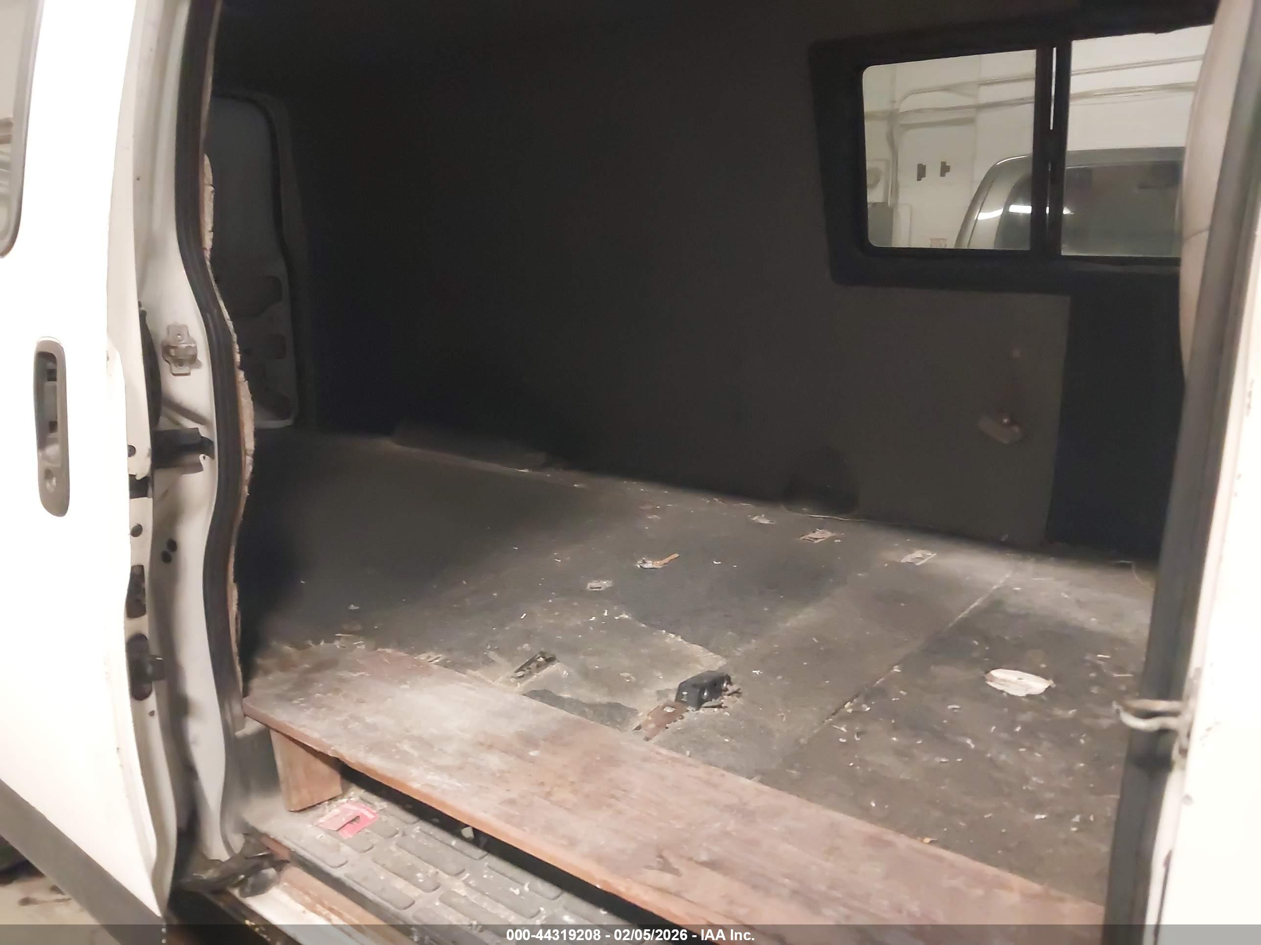 CHEVROLET EXPRESS image 8