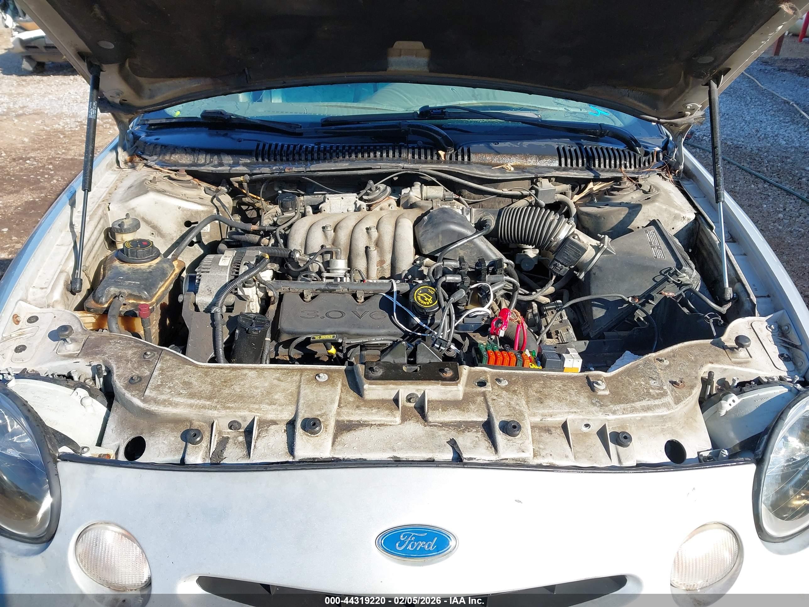 FORD TAURUS image 10