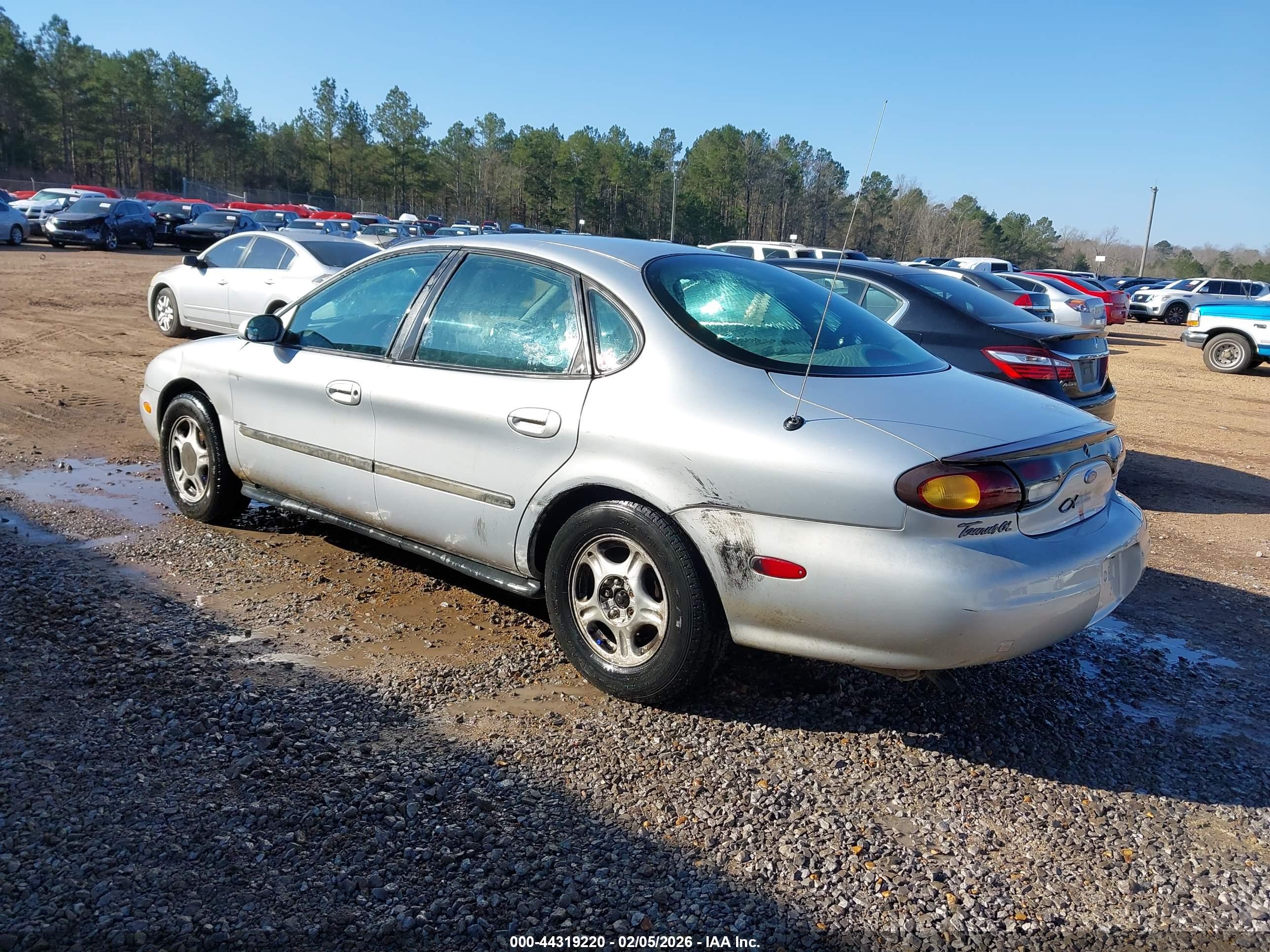 FORD TAURUS image 3