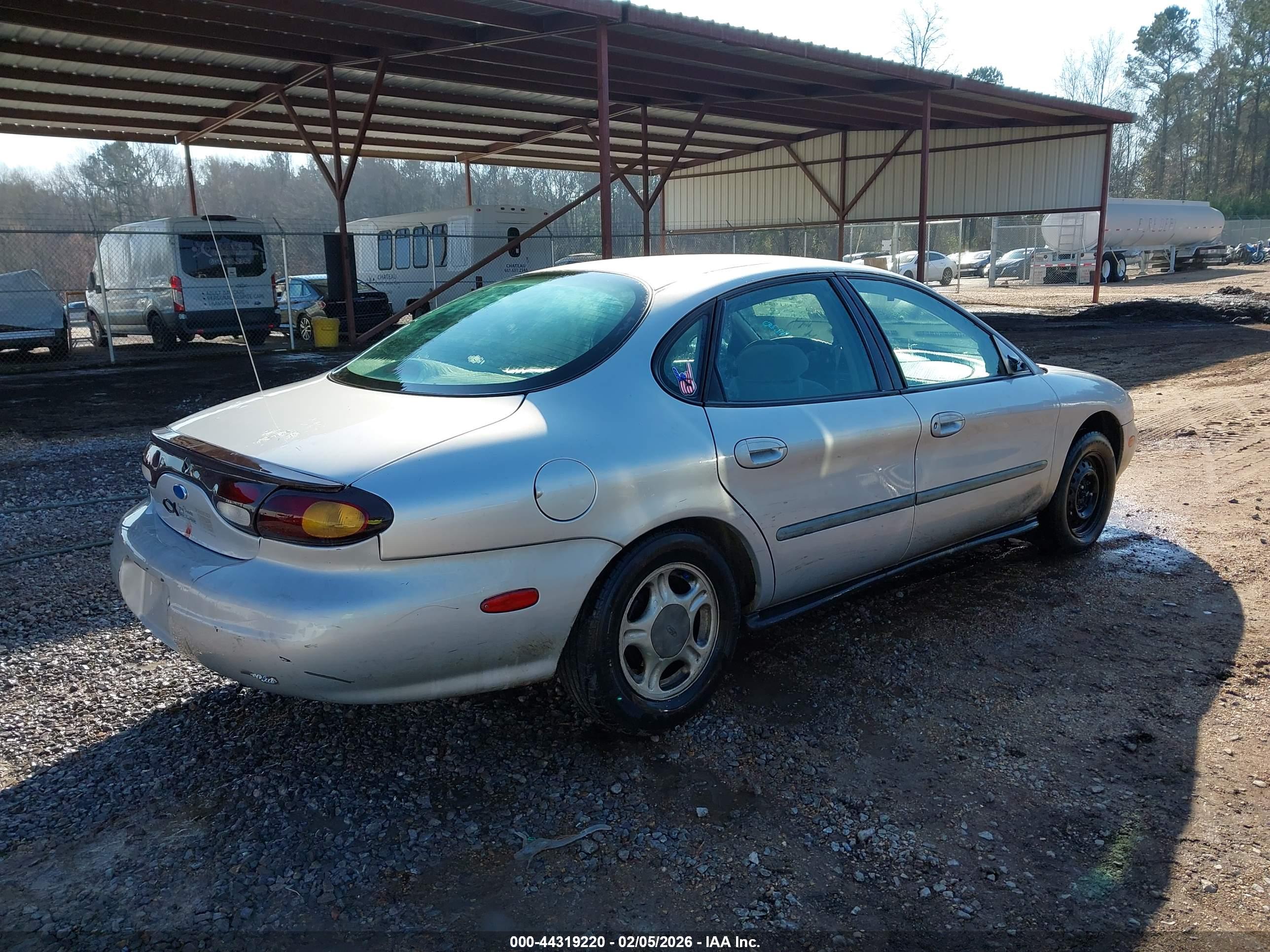 FORD TAURUS image 4