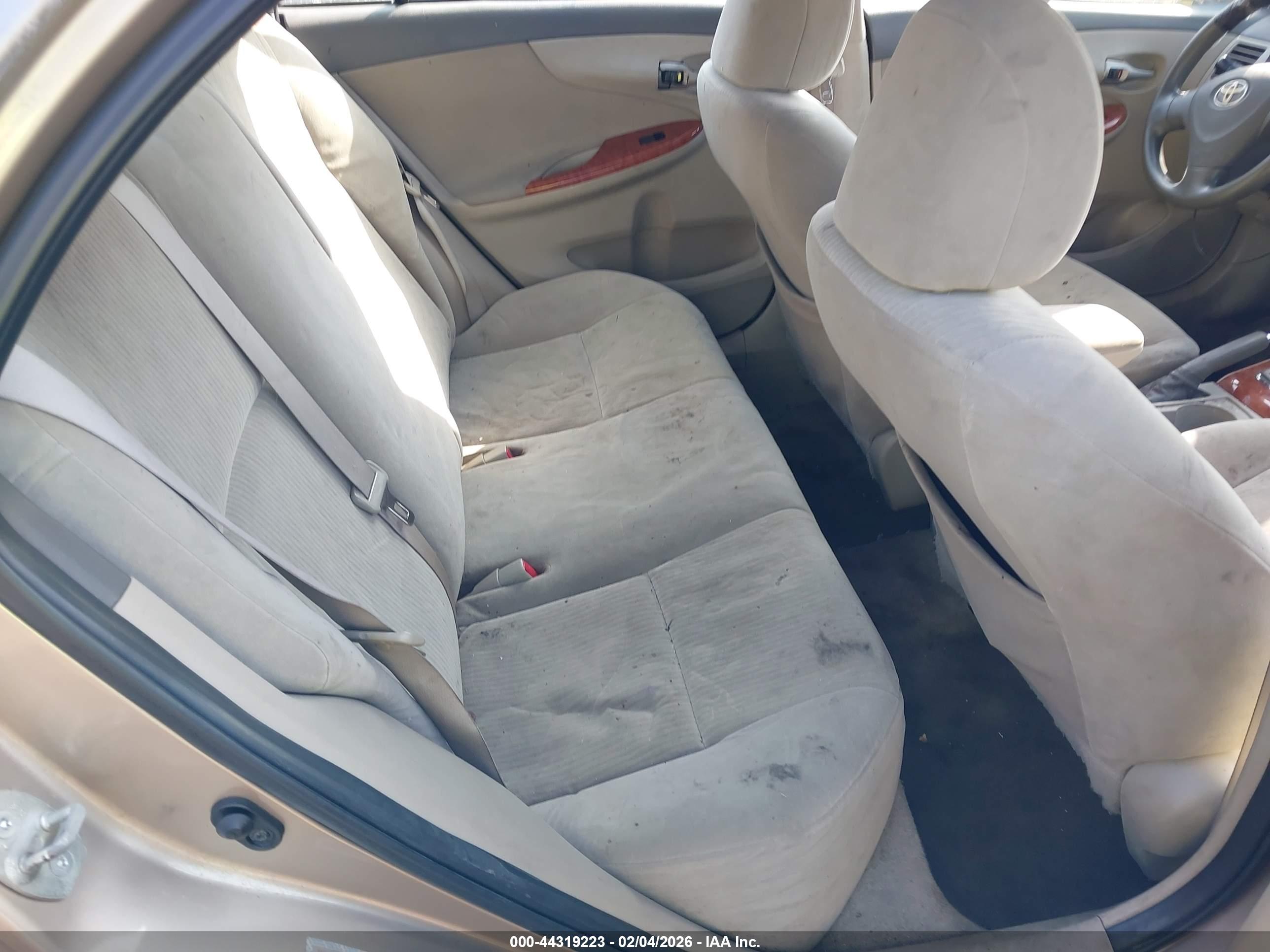 TOYOTA COROLLA image 8
