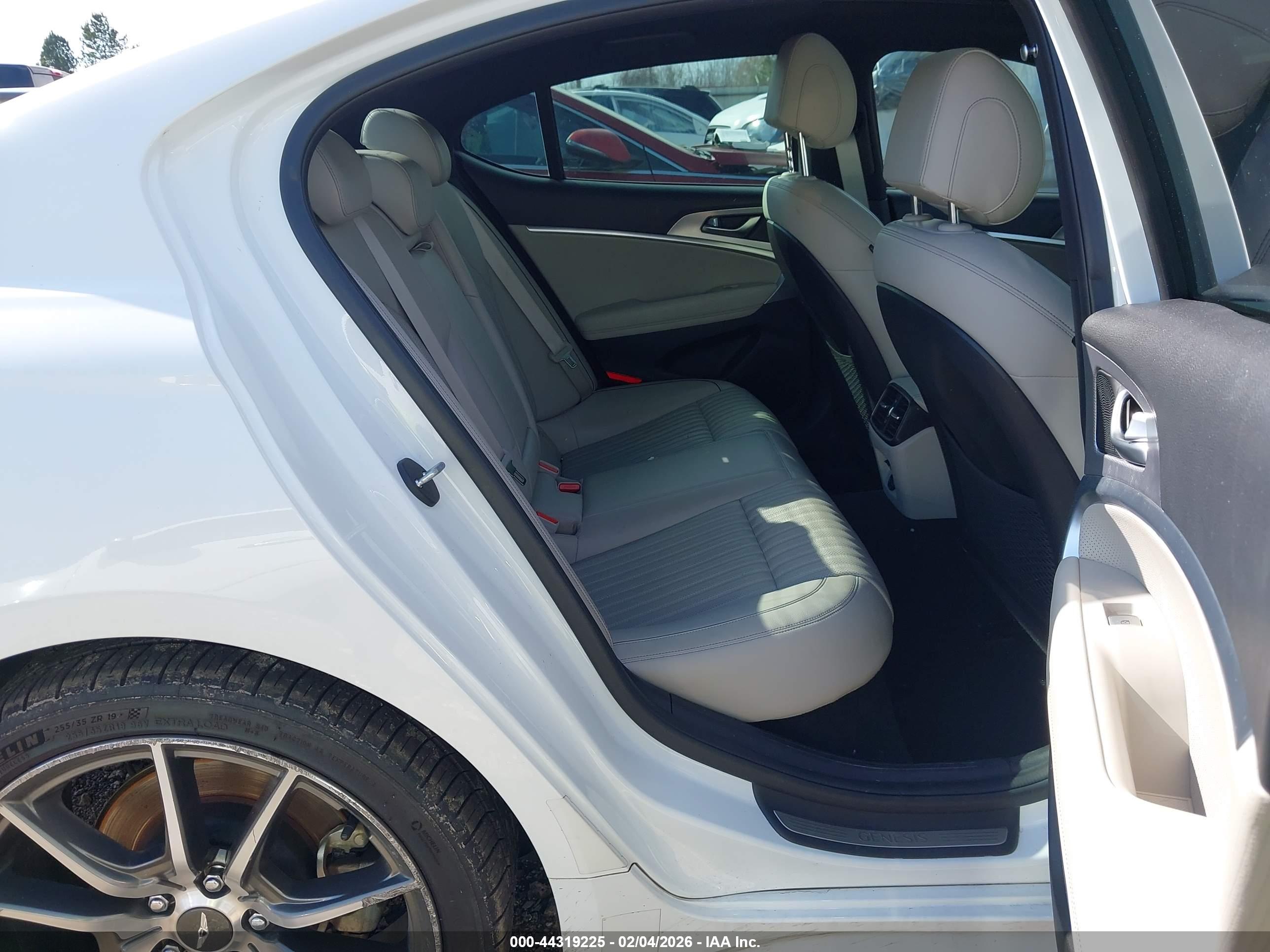GENESIS G70 image 8