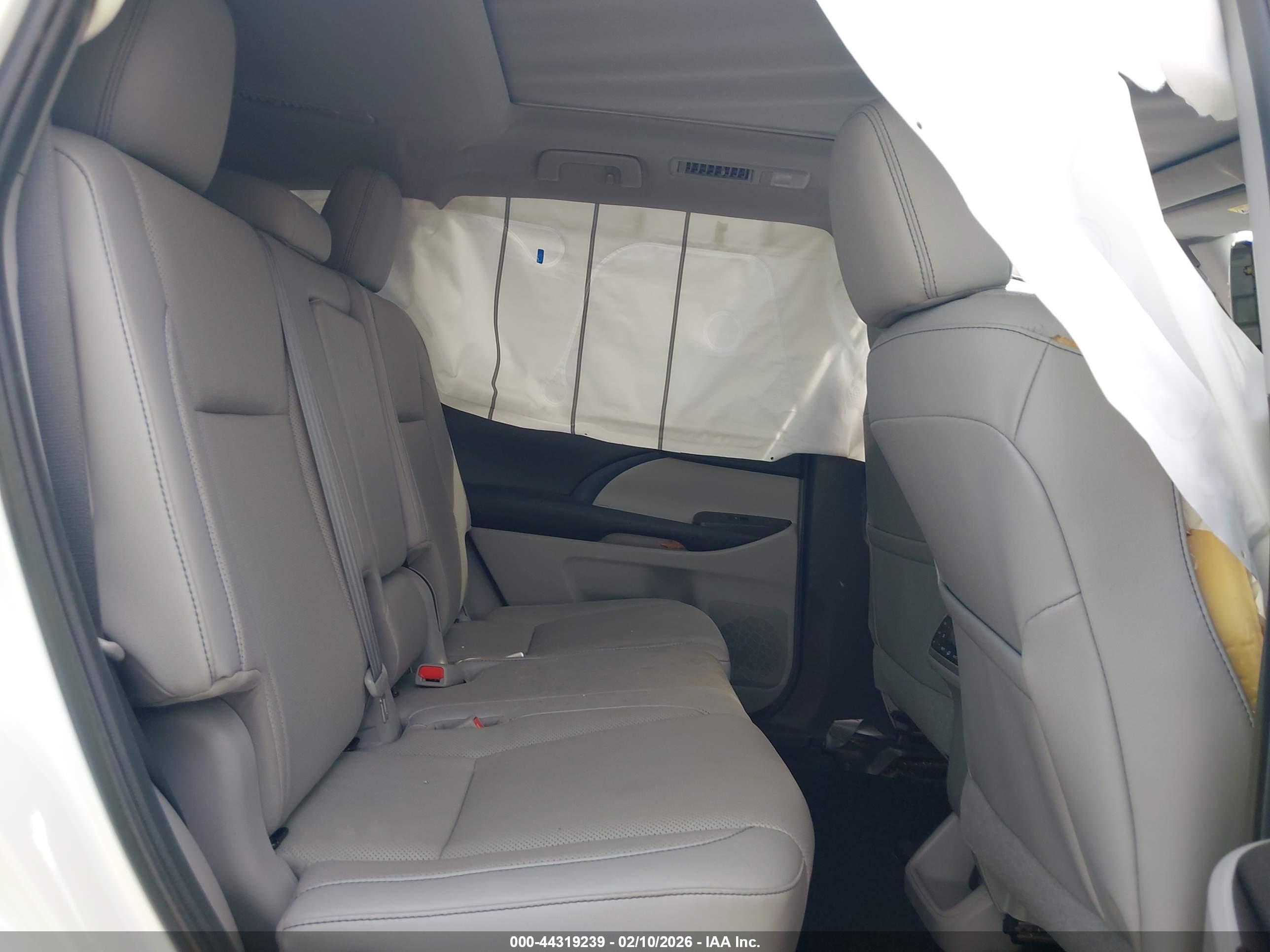TOYOTA HIGHLANDER image 8