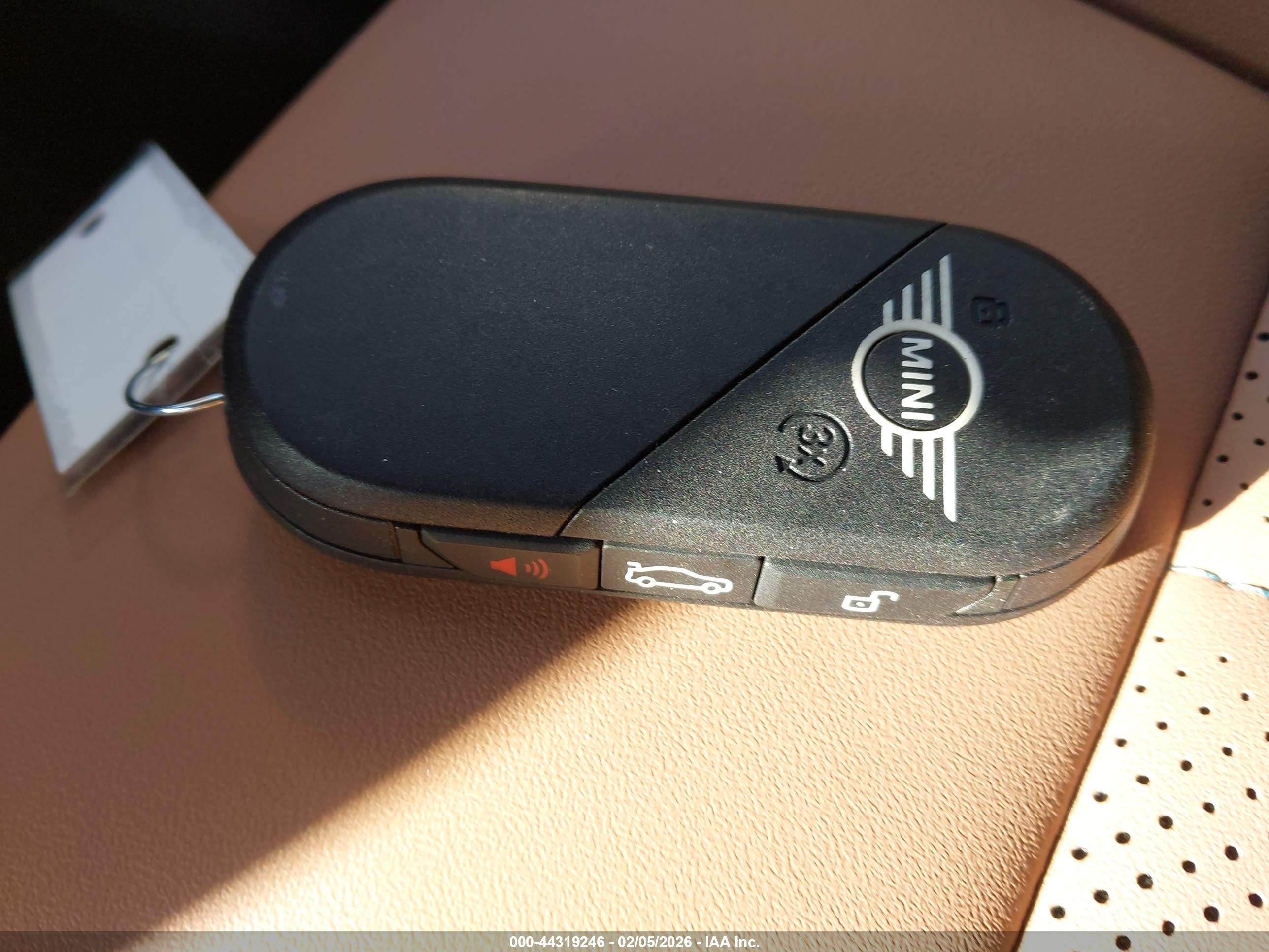MINI COUNTRYMAN image 11