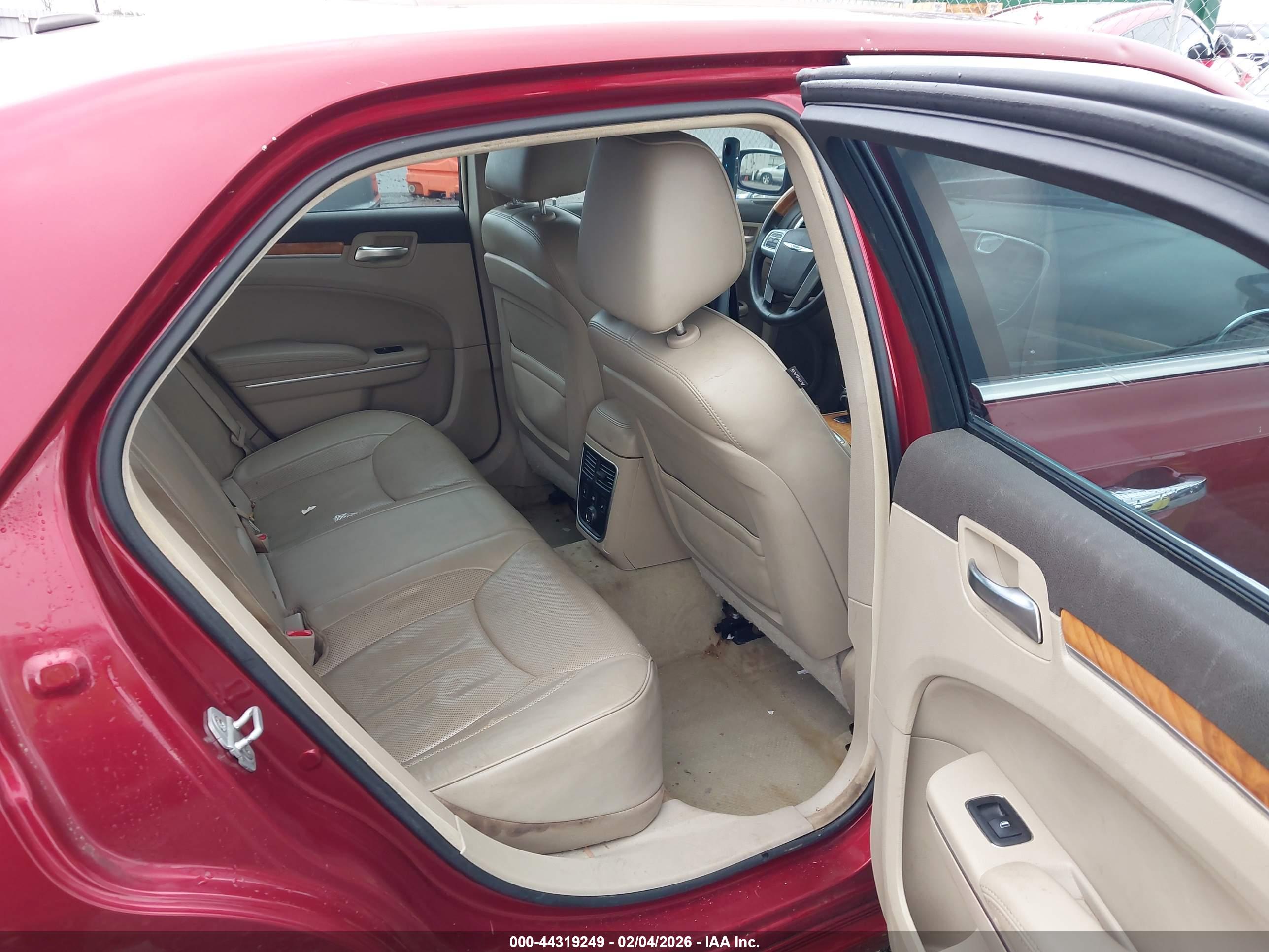 CHRYSLER 300C image 8