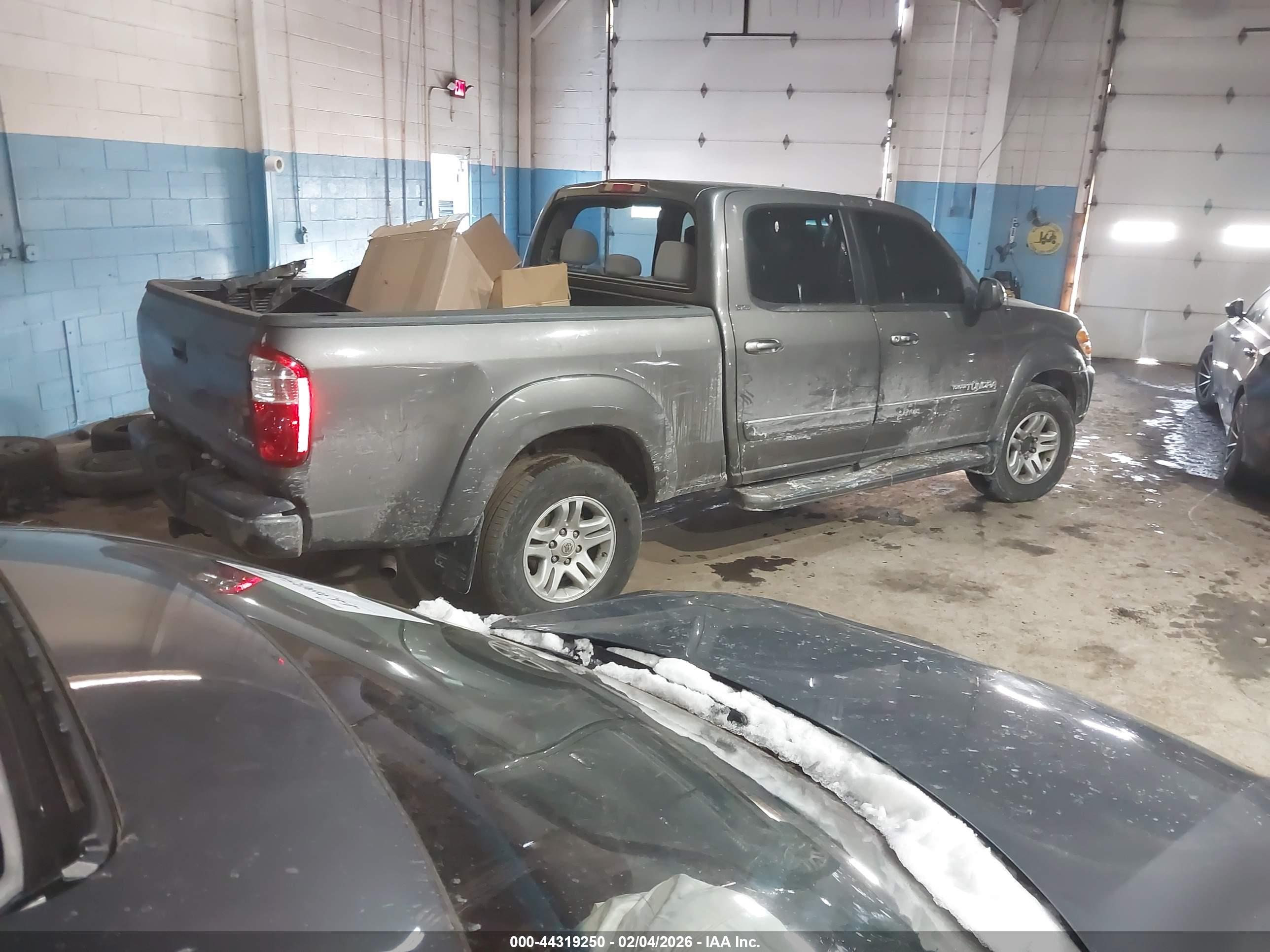 TOYOTA TUNDRA image 4