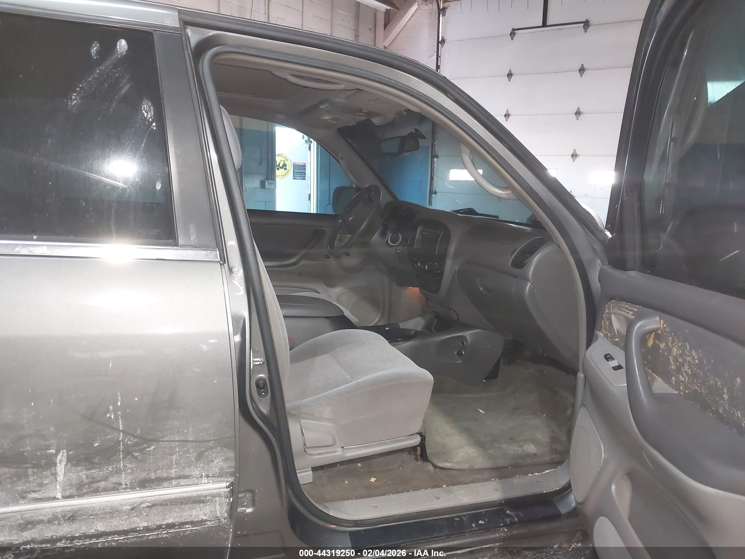 TOYOTA TUNDRA image 5