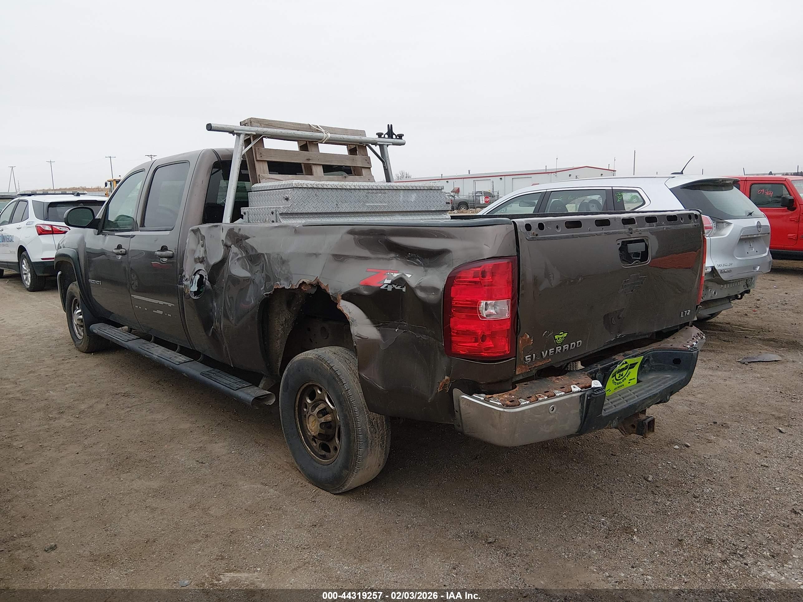 CHEVROLET SILVERADO image 3