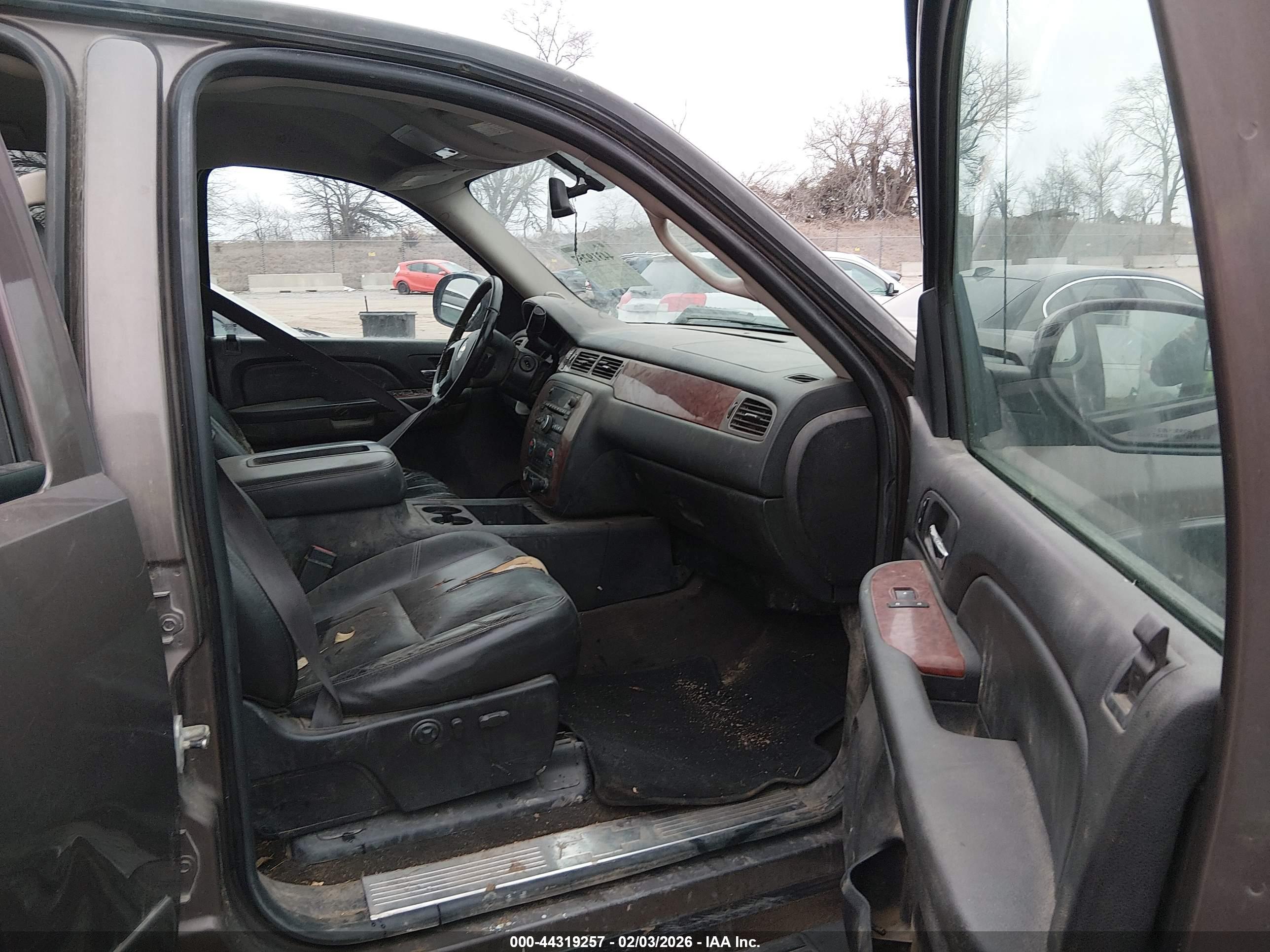 CHEVROLET SILVERADO image 5