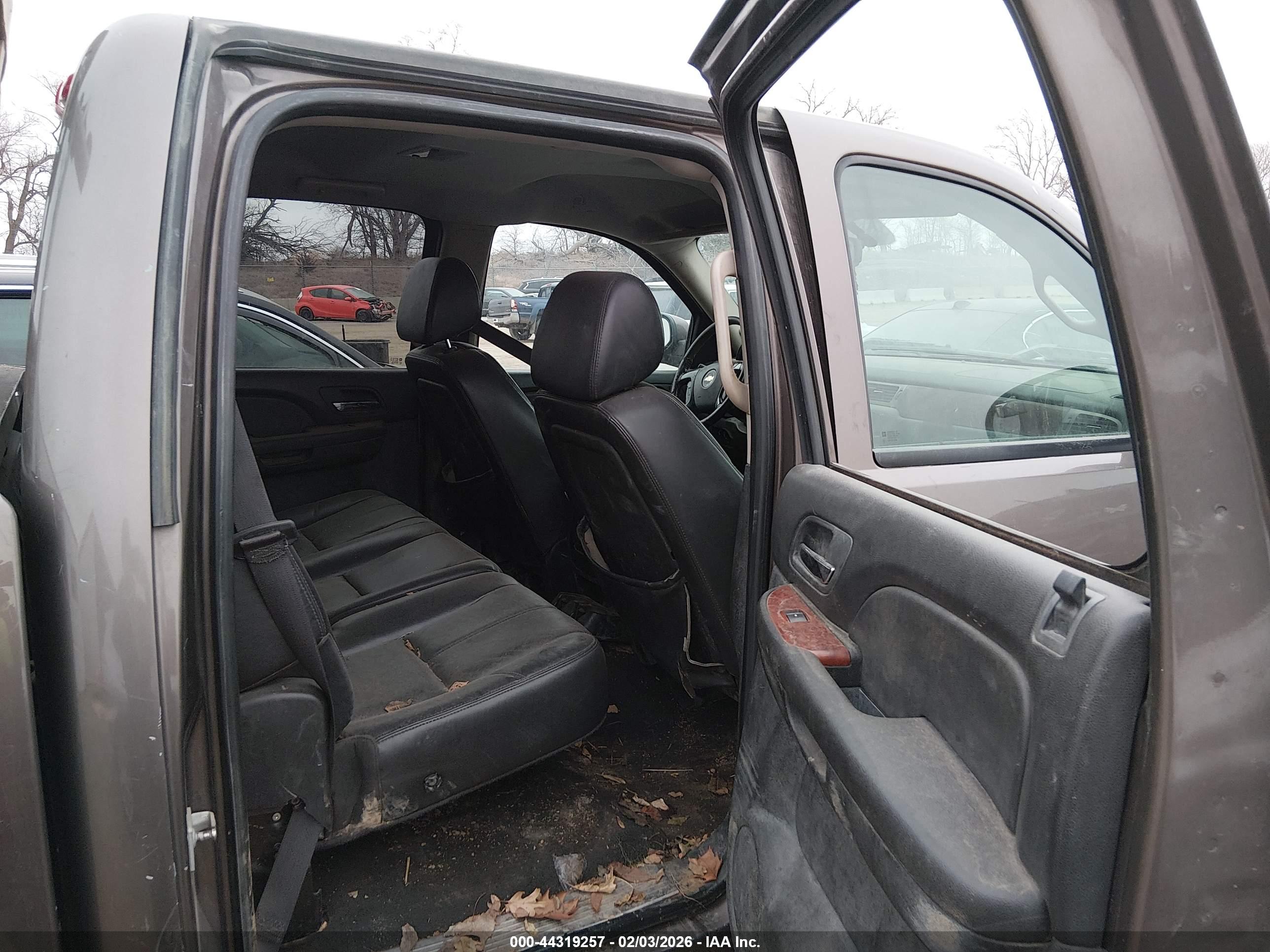 CHEVROLET SILVERADO image 8