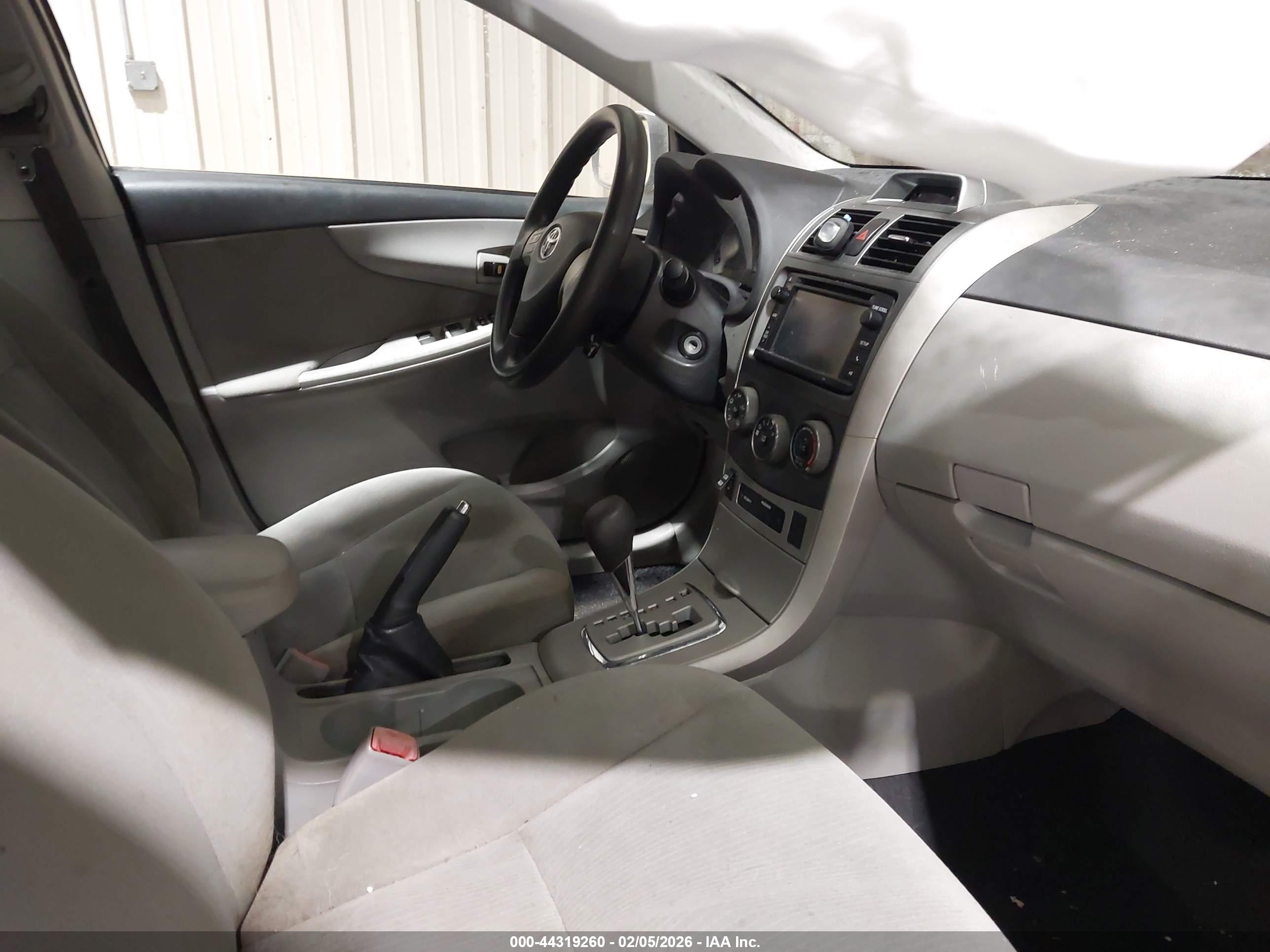 TOYOTA COROLLA image 5