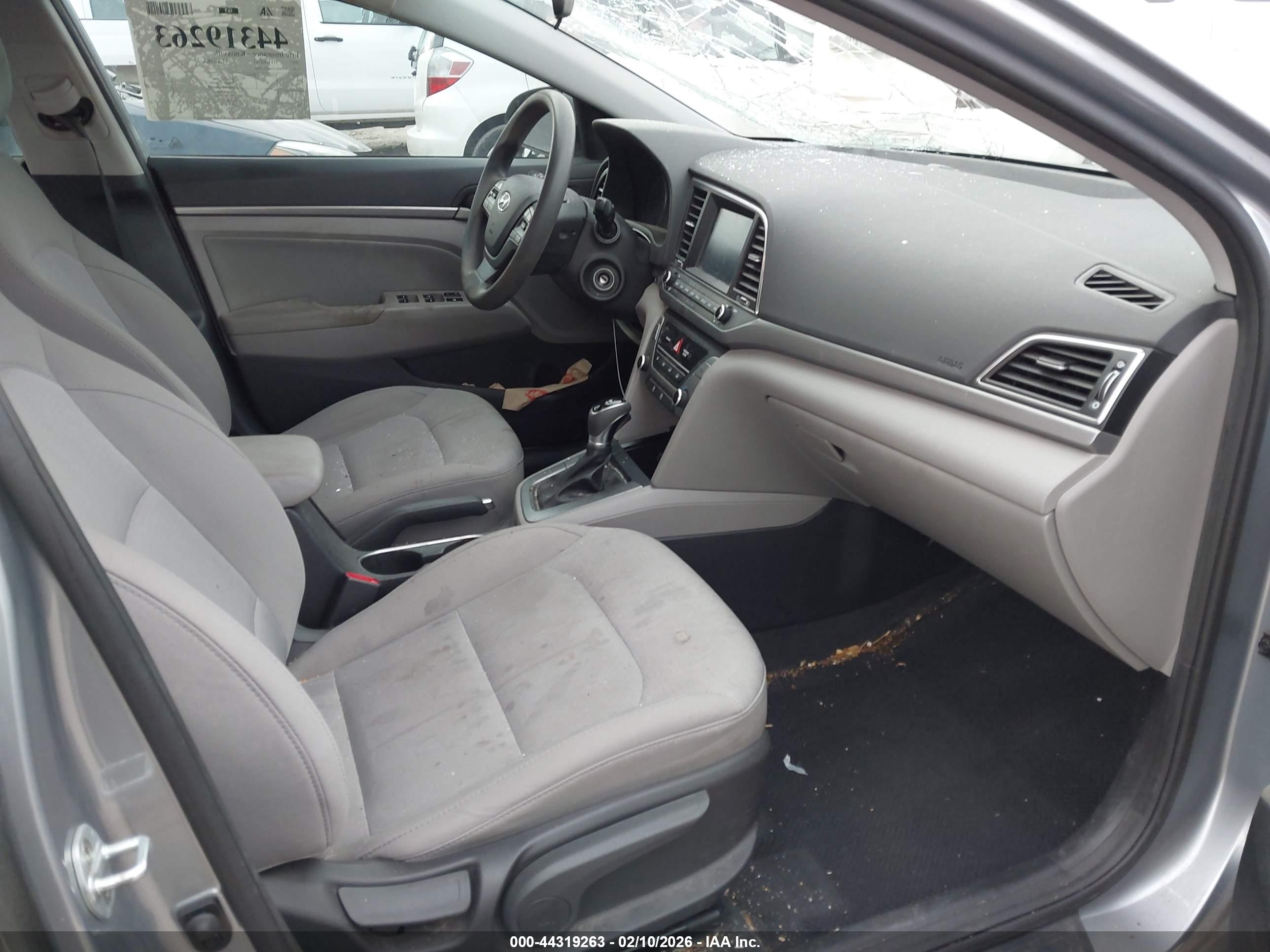 HYUNDAI ELANTRA image 5