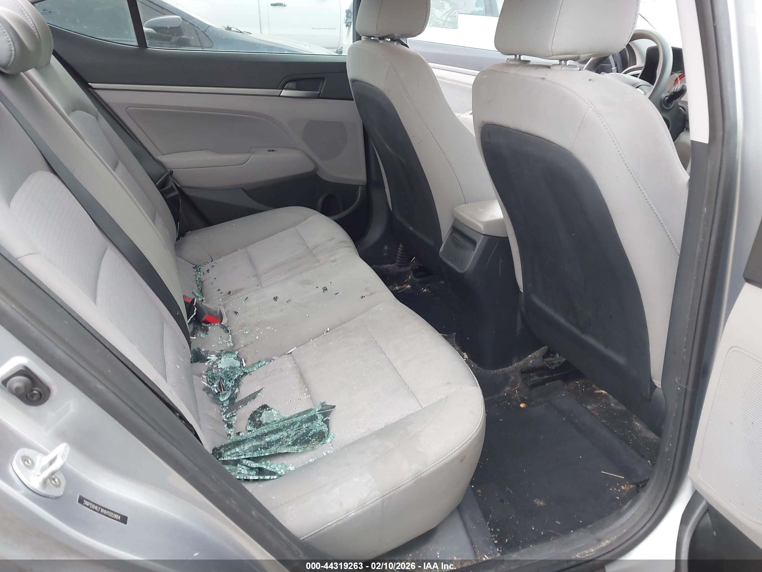 HYUNDAI ELANTRA image 8