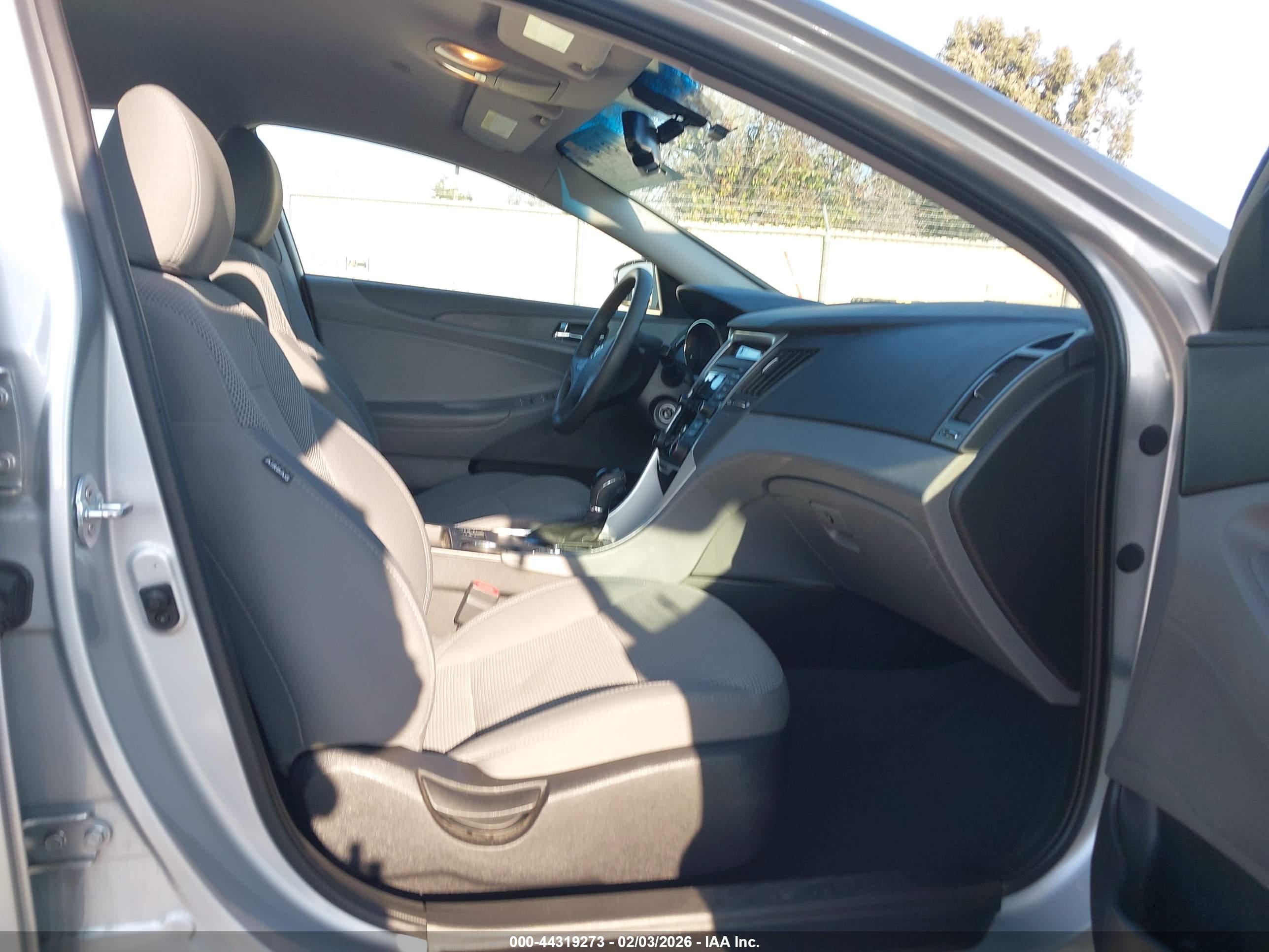 HYUNDAI SONATA image 5