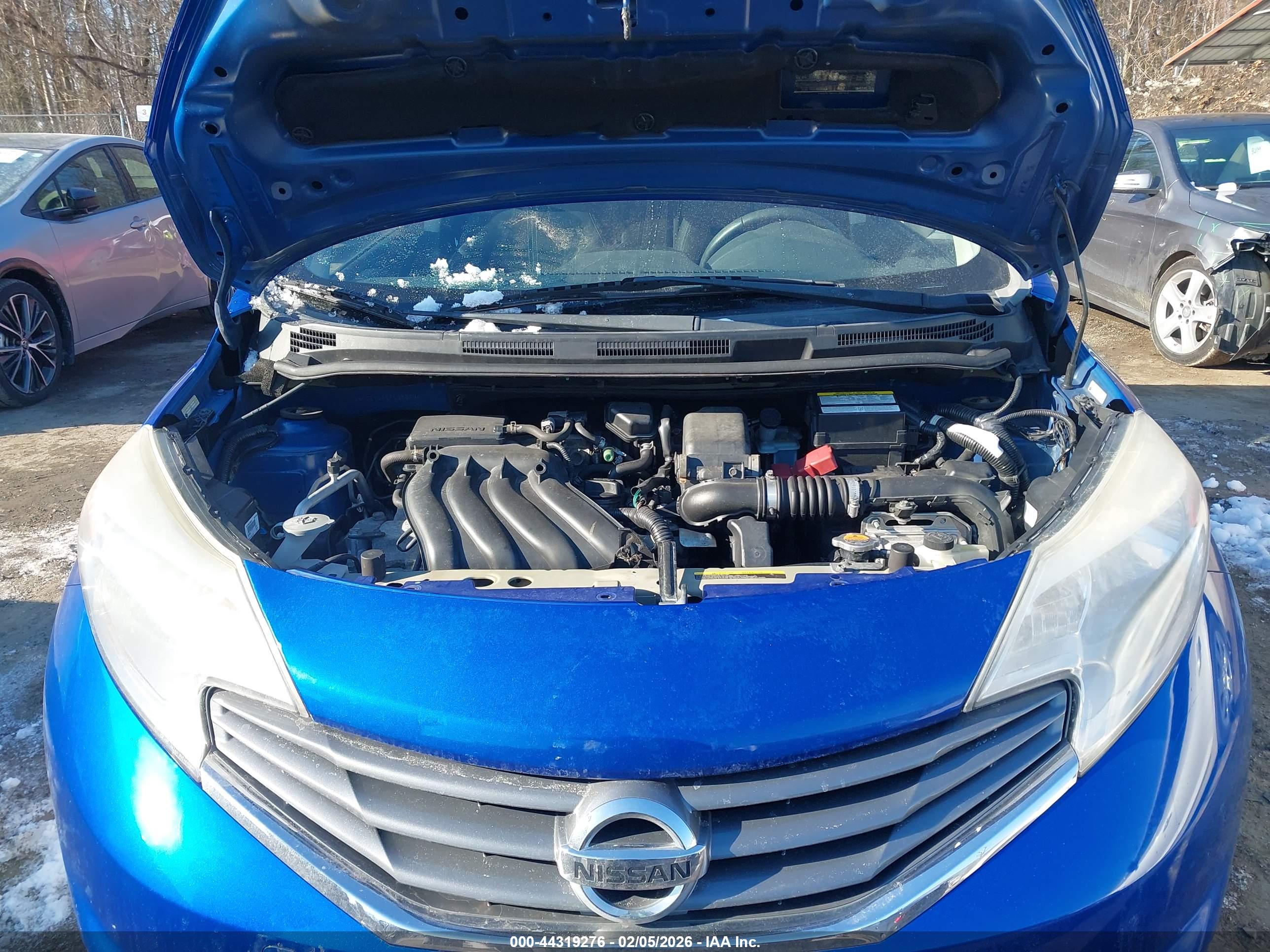 NISSAN VERSA image 10