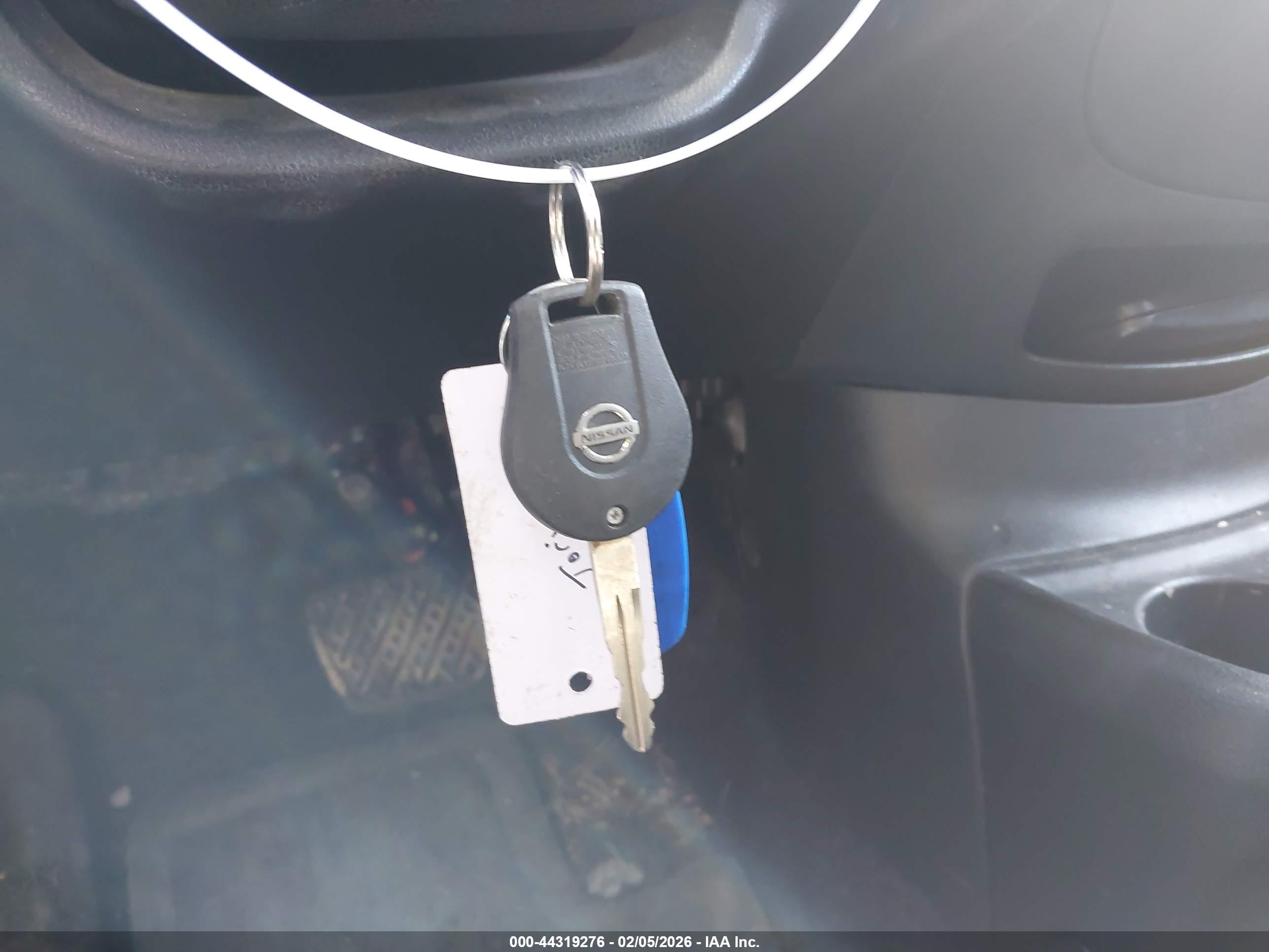 NISSAN VERSA image 11