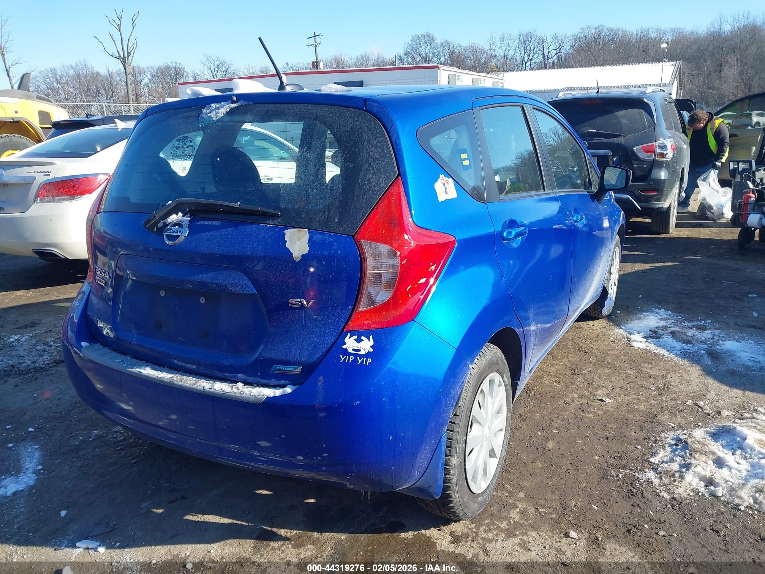 NISSAN VERSA image 4