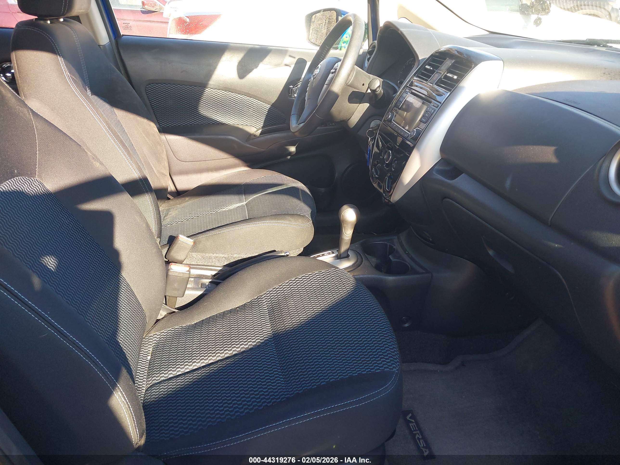 NISSAN VERSA image 5