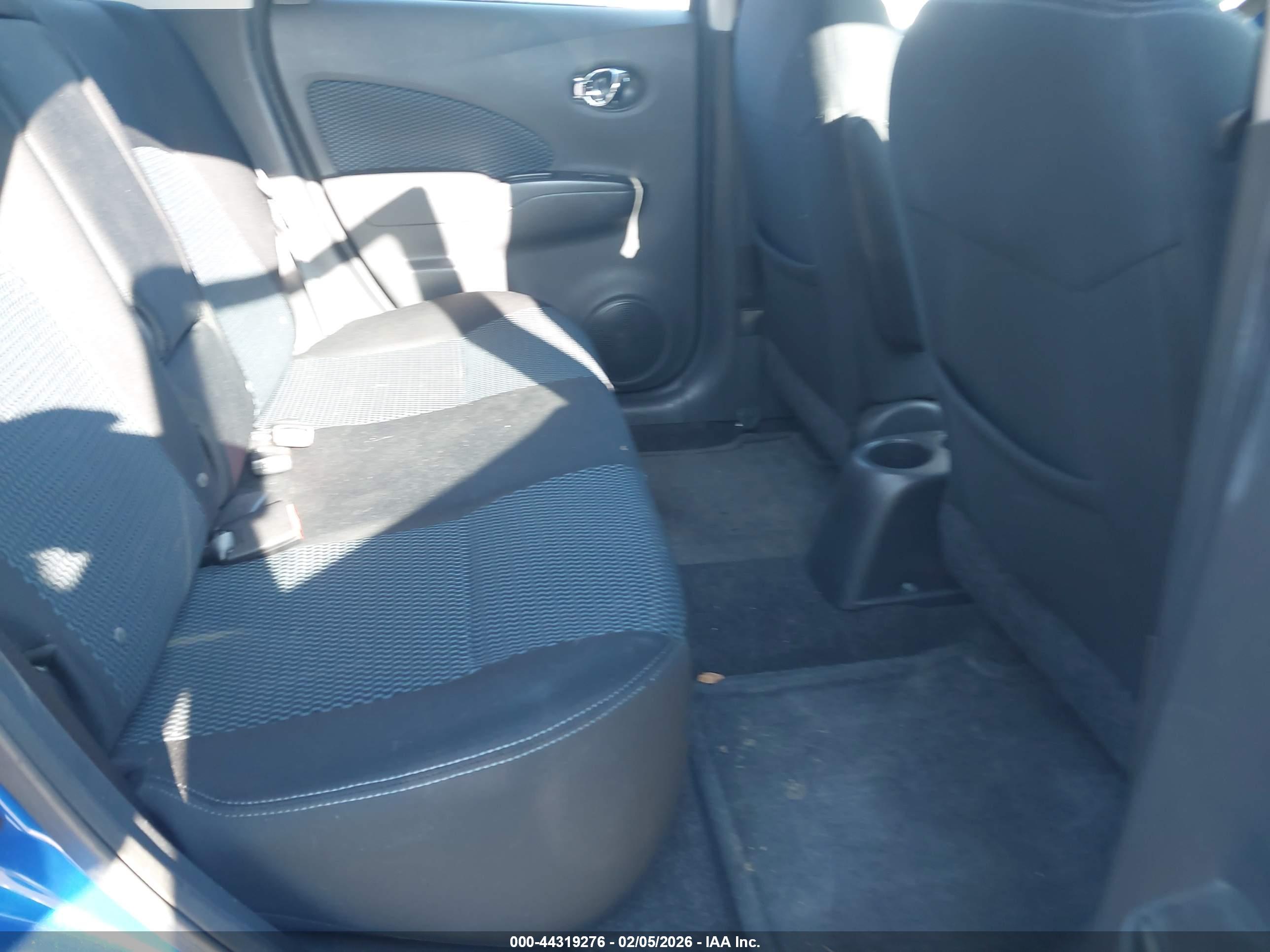 NISSAN VERSA image 8