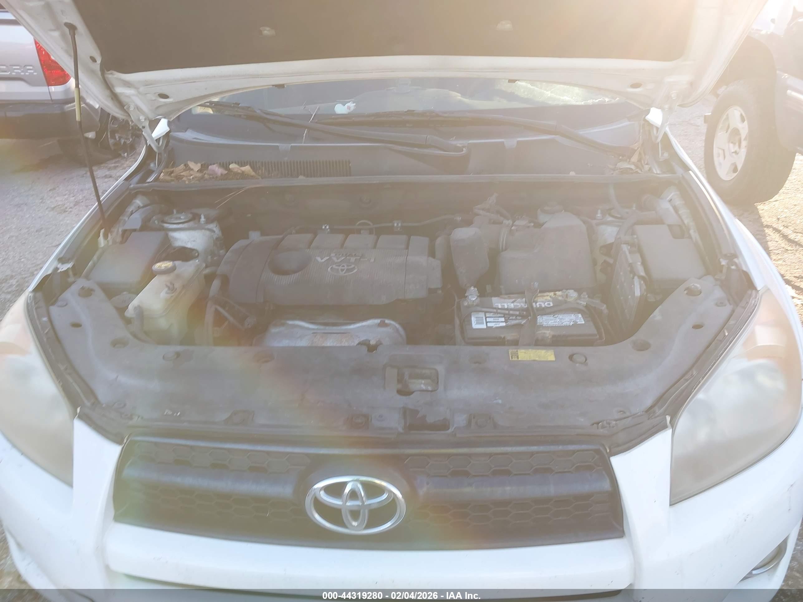 TOYOTA RAV4 image 10