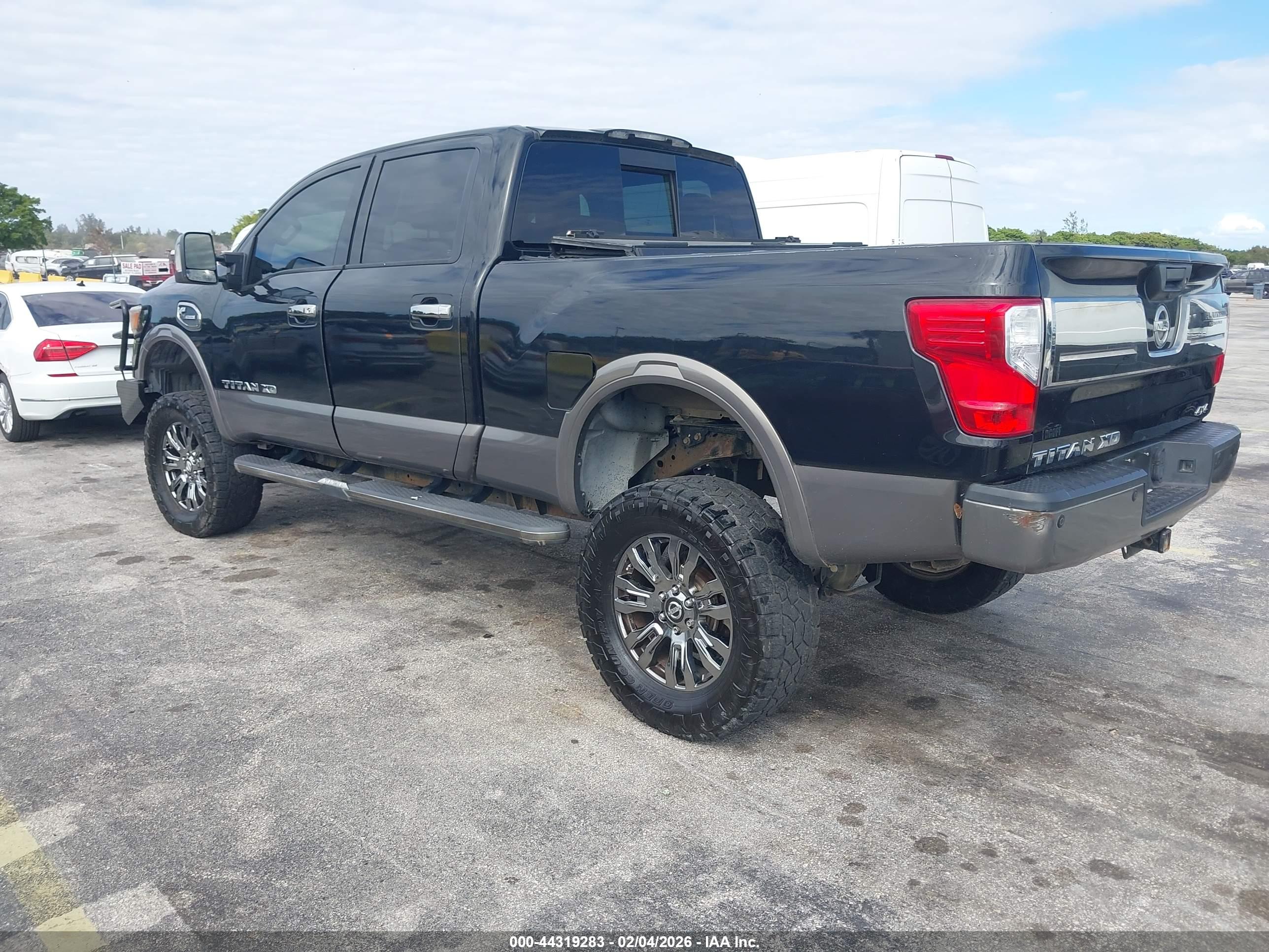 NISSAN TITAN image 3