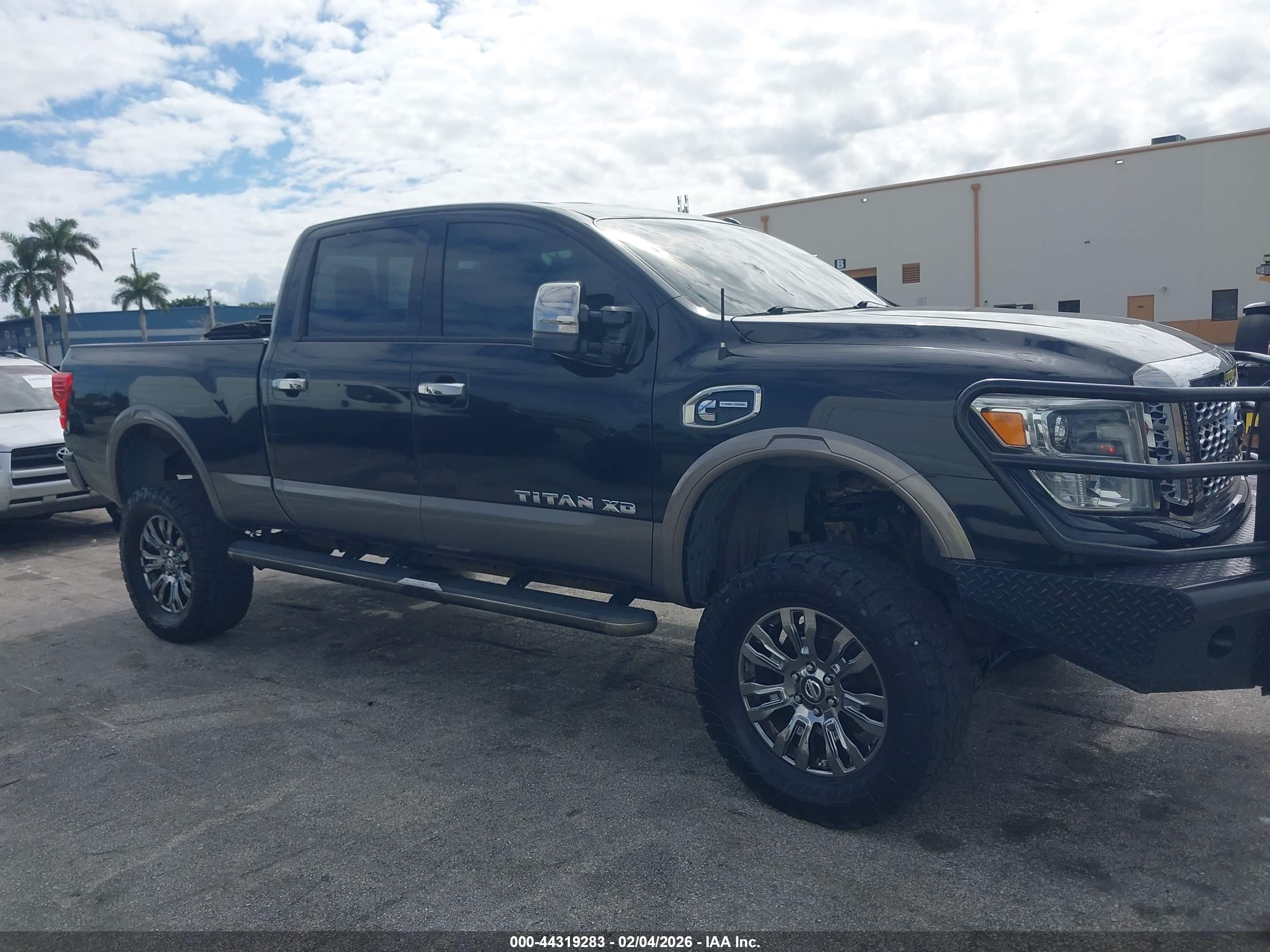 NISSAN TITAN image 6