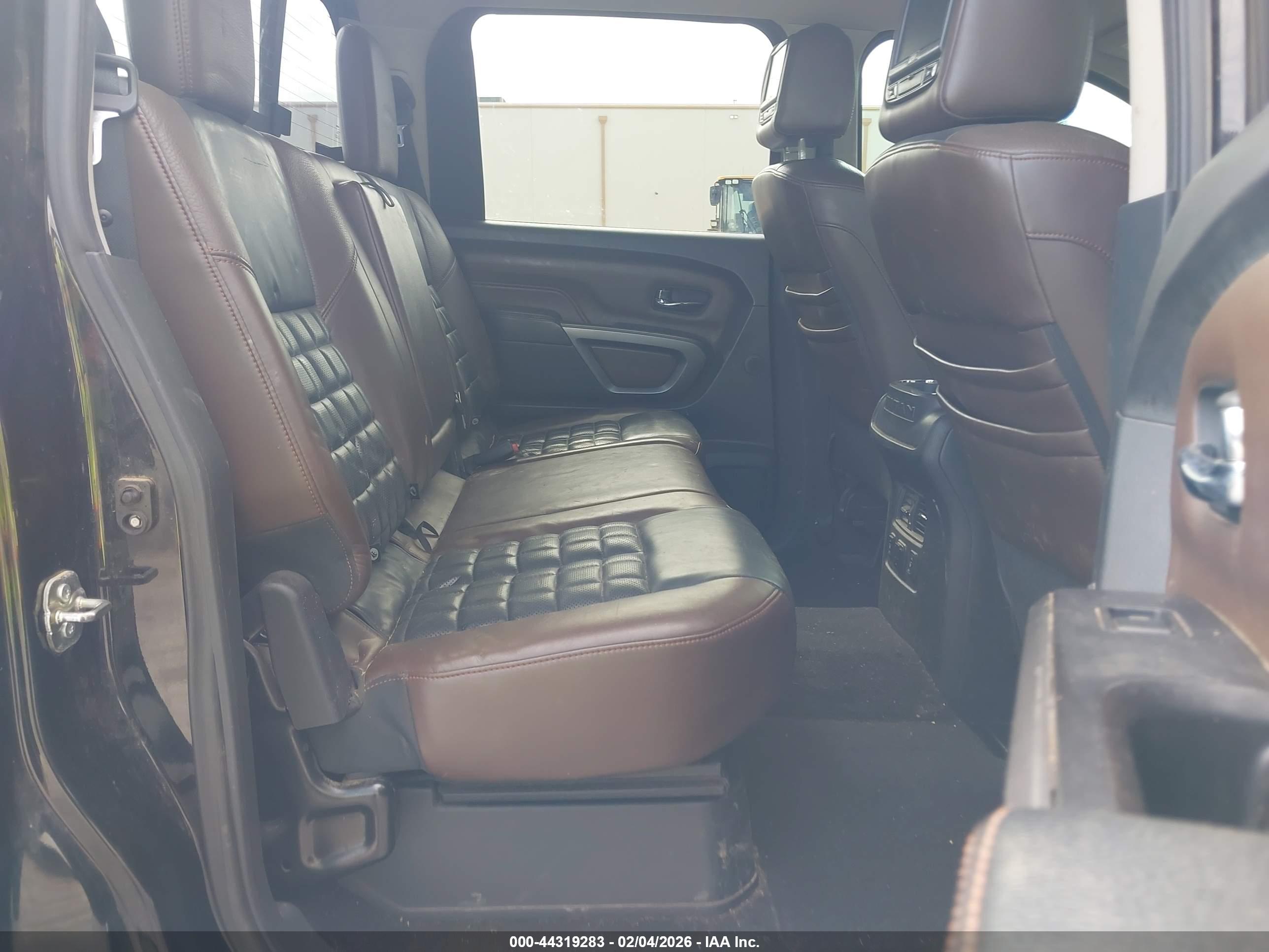 NISSAN TITAN image 8