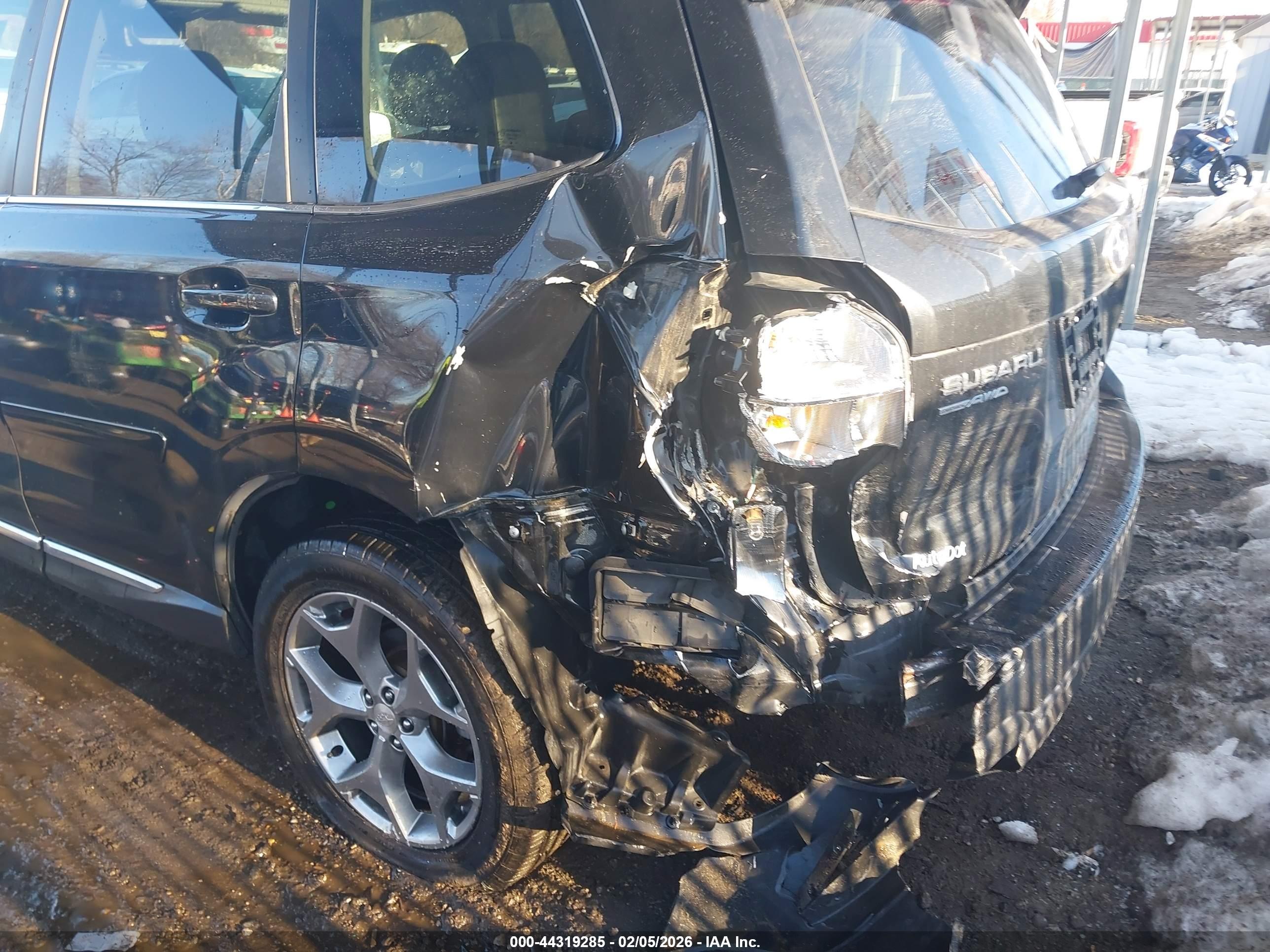SUBARU FORESTER image 6