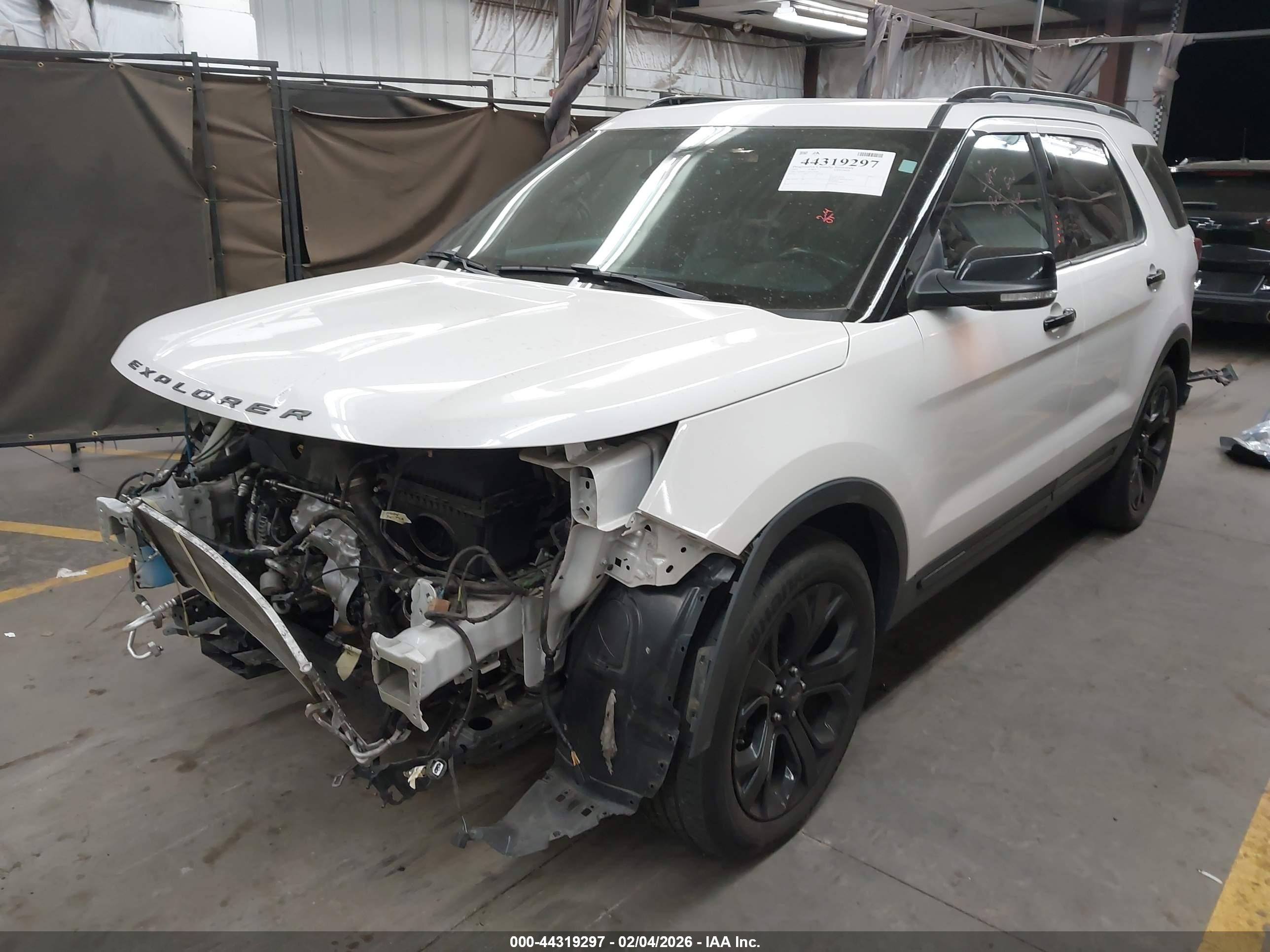 FORD EXPLORER image 2