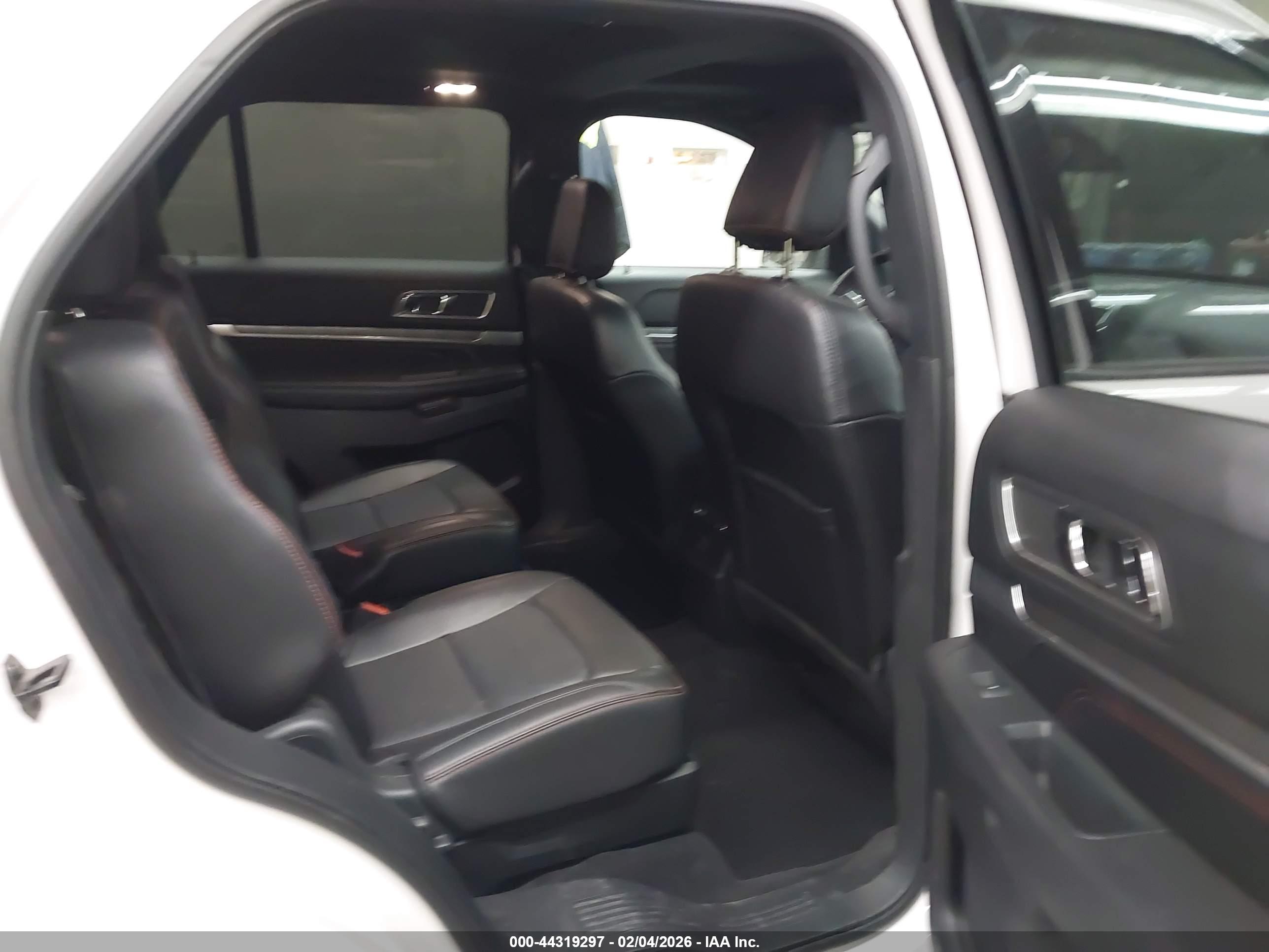 FORD EXPLORER image 8