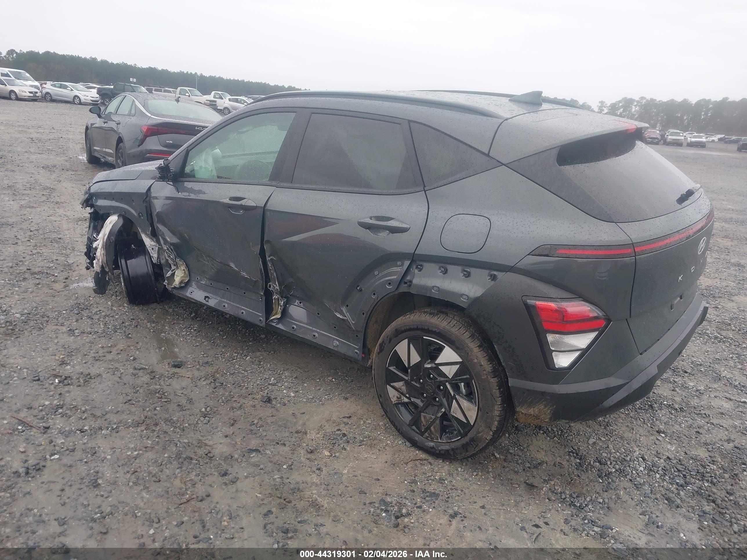 HYUNDAI KONA image 3