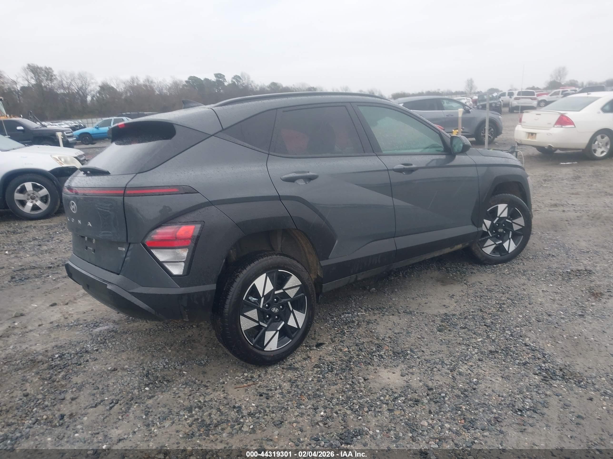 HYUNDAI KONA image 4